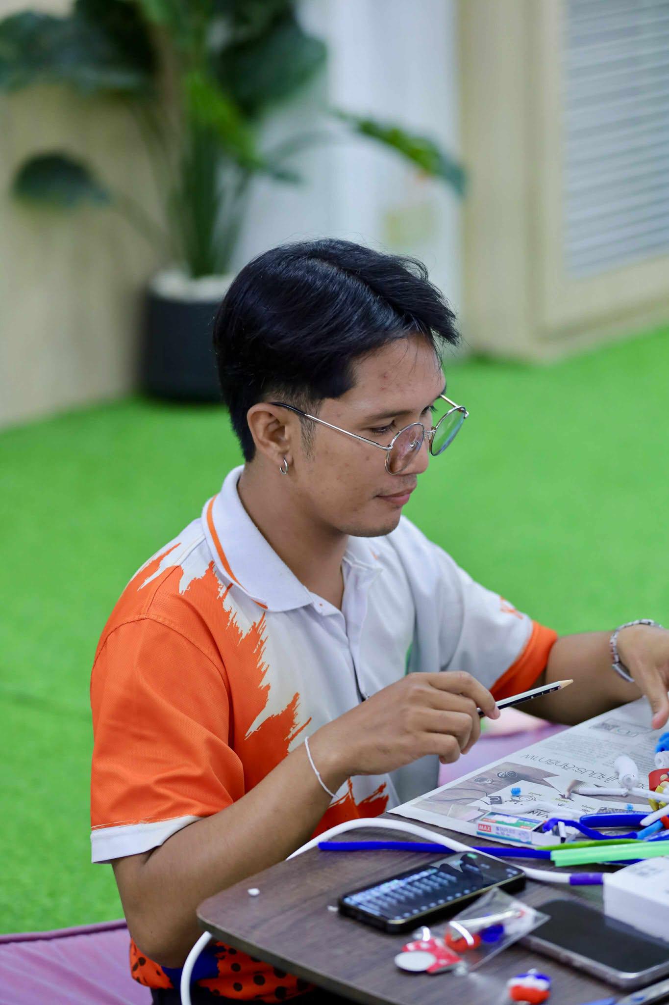 27. กิจกรรม DIY ประดิษฐ์พวงมาลัยดอกมะลิจากลวดกำมะหยี่เนื่องในวันแม่แห่งชาติ