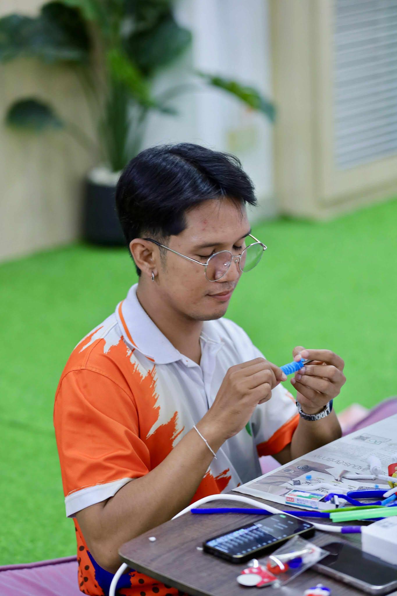 56. กิจกรรม DIY ประดิษฐ์พวงมาลัยดอกมะลิจากลวดกำมะหยี่เนื่องในวันแม่แห่งชาติ