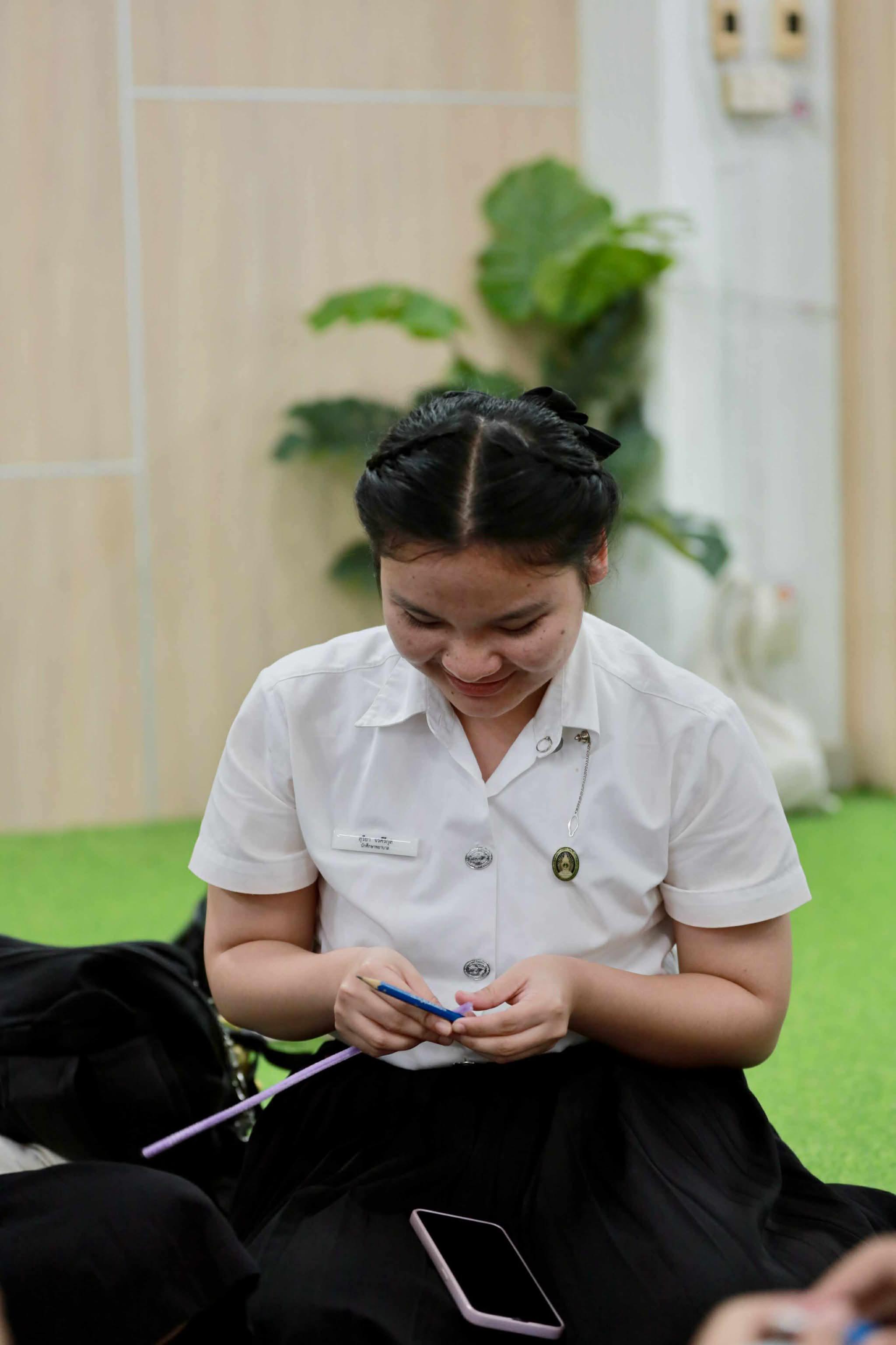 57. กิจกรรม DIY ประดิษฐ์พวงมาลัยดอกมะลิจากลวดกำมะหยี่เนื่องในวันแม่แห่งชาติ