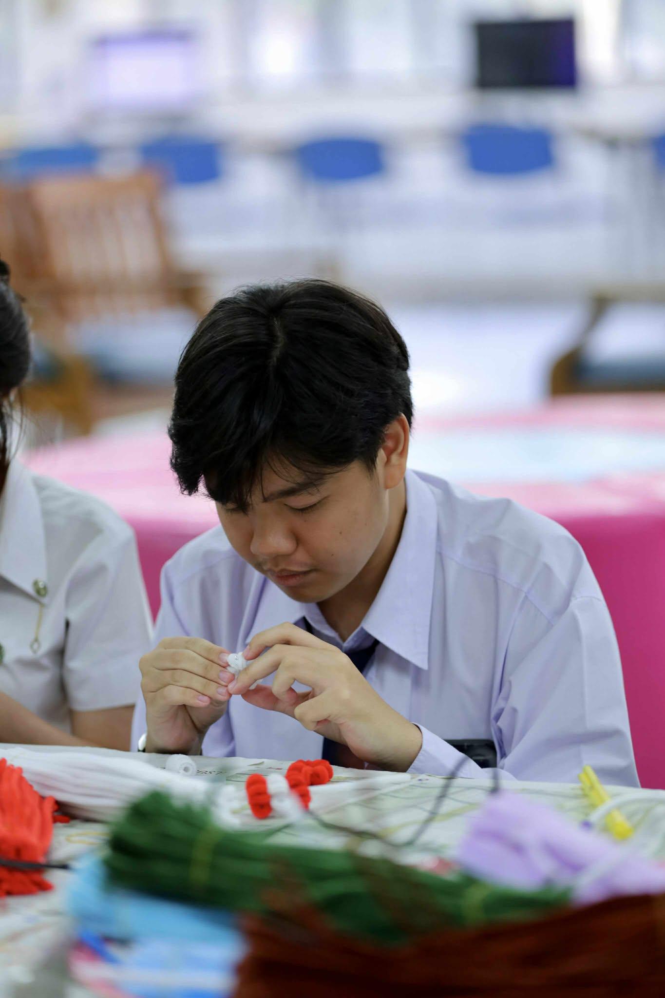 58. กิจกรรม DIY ประดิษฐ์พวงมาลัยดอกมะลิจากลวดกำมะหยี่เนื่องในวันแม่แห่งชาติ