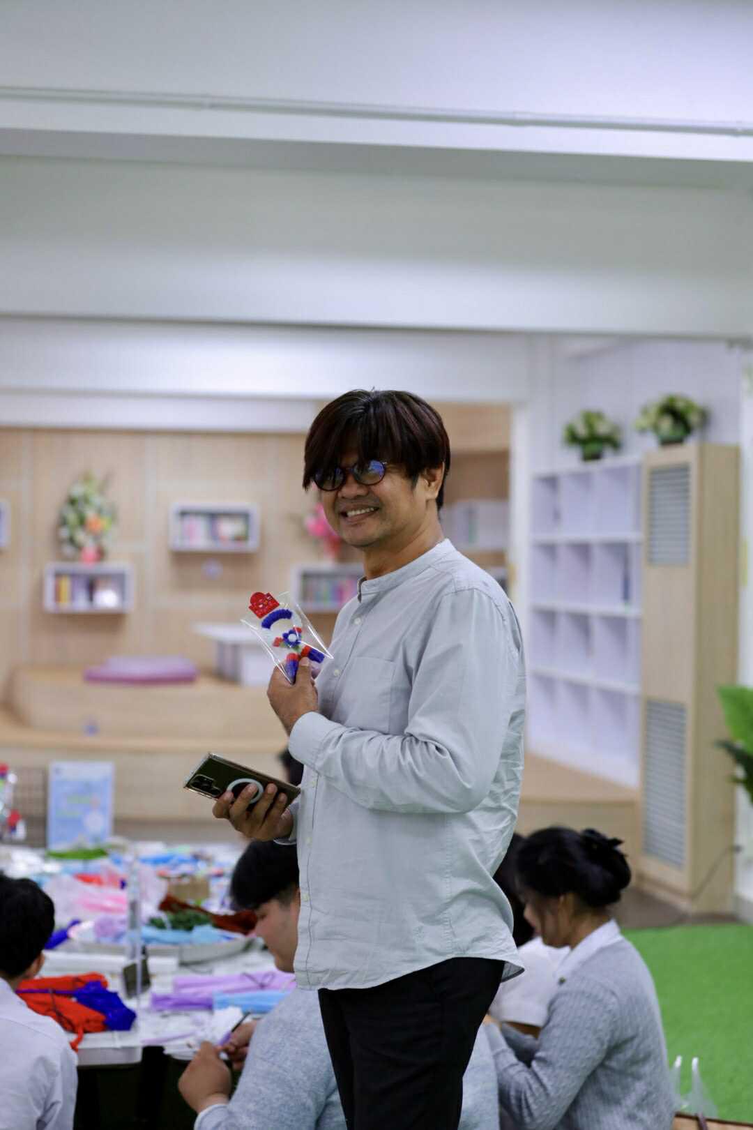 63. กิจกรรม DIY ประดิษฐ์พวงมาลัยดอกมะลิจากลวดกำมะหยี่เนื่องในวันแม่แห่งชาติ