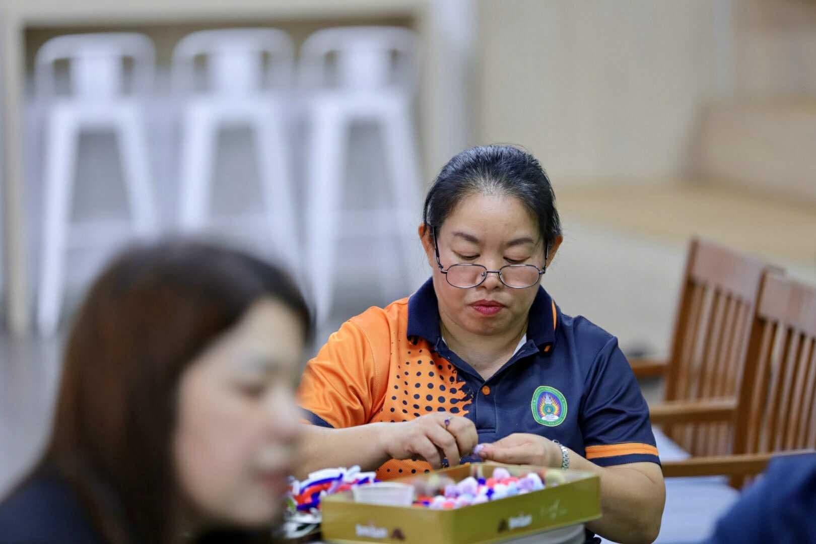 4. กิจกรรม DIY ประดิษฐ์พวงมาลัยดอกมะลิจากลวดกำมะหยี่เนื่องในวันแม่แห่งชาติ