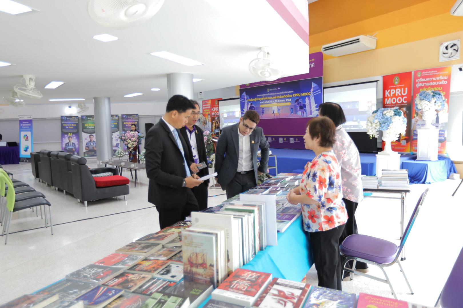 34. นิทรรศการวิชาการ สำนักวิทยบริการและเทคโนโลยีสารสนเทศ มหาวิทยาลัยราชภัฏกำแพงเพชร ภายใต้หัวข้อ “การเรียนรู้ไม่หยุดยั้งกับระบบคลังหน่วยกิตด้วย KPRU MOOC” ประจำปี 2568