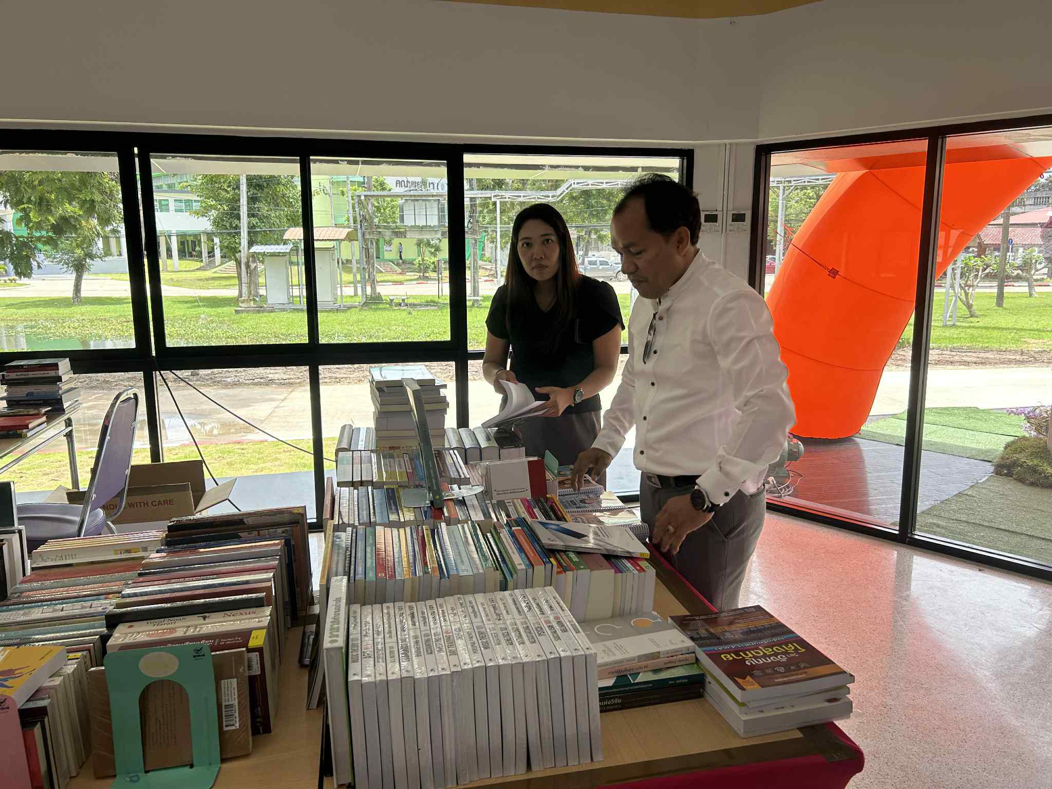 217. นิทรรศการวิชาการ สำนักวิทยบริการและเทคโนโลยีสารสนเทศ มหาวิทยาลัยราชภัฏกำแพงเพชร ภายใต้หัวข้อ “การเรียนรู้ไม่หยุดยั้งกับระบบคลังหน่วยกิตด้วย KPRU MOOC” ประจำปี 2568