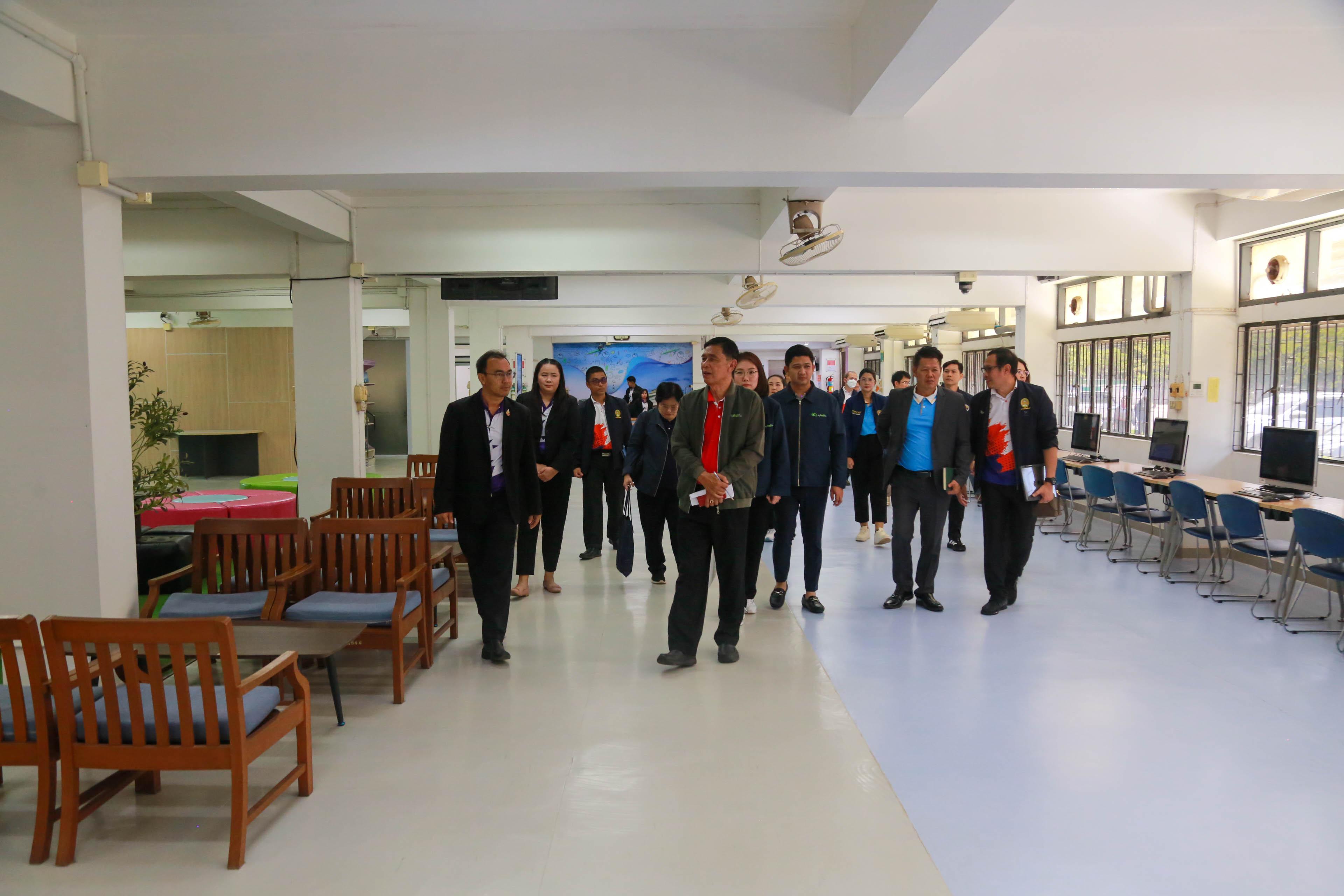 9. ต้อนรับ คณะผู้ทรงคุณวุฒิจากกองทุนเพื่อความเสมอภาคทางการศึกษา (กสศ.) ลงพื้นที่ศึกษาข้อมูลเชิงลึกในพื้นที่สถาบันผลิตและพัฒนาครู เพื่อคัดเลือกร่วมโครงการครูรัก(ษ์)ถิ่น รุ่นที่ 6 ปีการศึกษา 2569