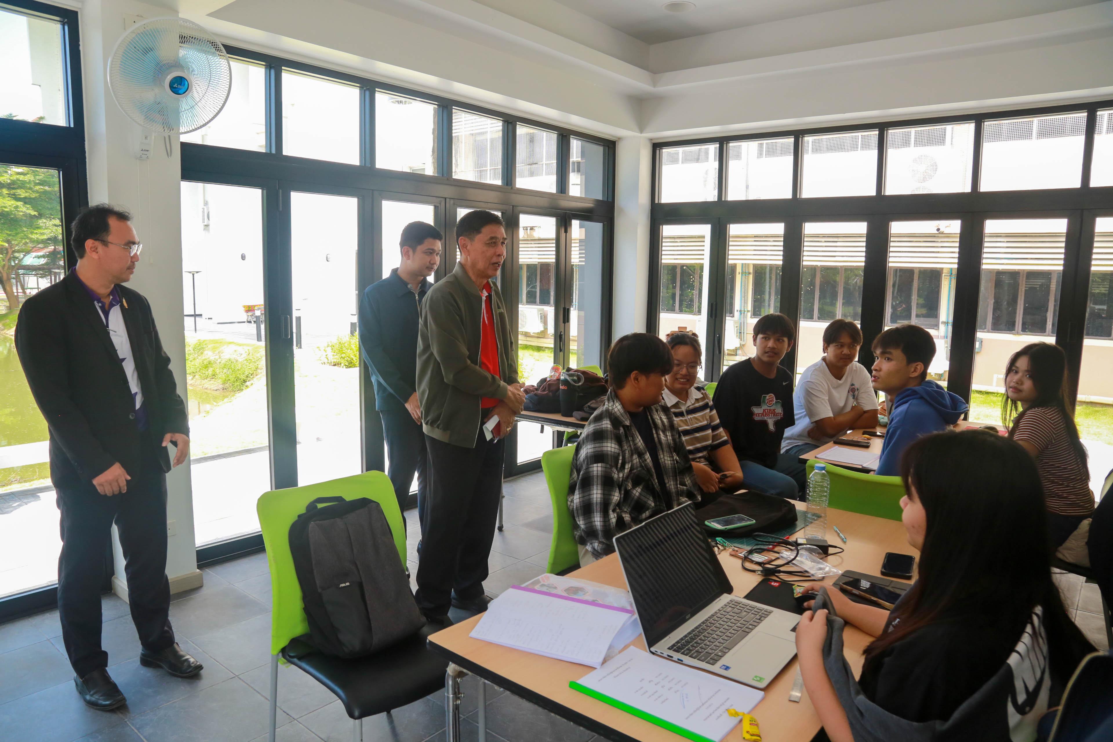 20. ต้อนรับ คณะผู้ทรงคุณวุฒิจากกองทุนเพื่อความเสมอภาคทางการศึกษา (กสศ.) ลงพื้นที่ศึกษาข้อมูลเชิงลึกในพื้นที่สถาบันผลิตและพัฒนาครู เพื่อคัดเลือกร่วมโครงการครูรัก(ษ์)ถิ่น รุ่นที่ 6 ปีการศึกษา 2569