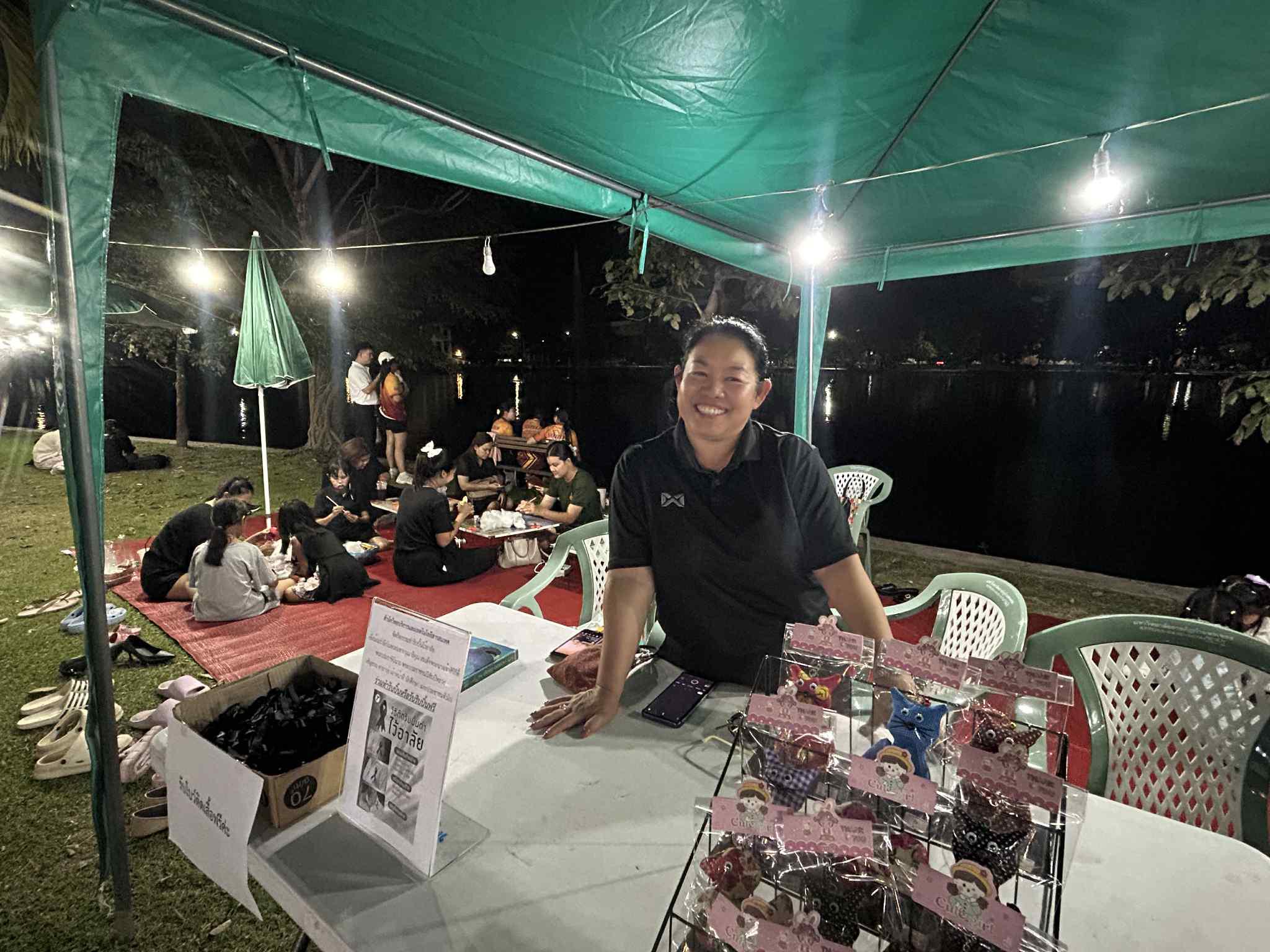 1. วันที่ 29 ตุลาคม 2568 สำนักวิทยบริการและเทคโนโลยีสารสนเทศ จัดซุ้มกิจกรรมประดิษฐ์ DIY ตุ๊กตาการบูร งานตลาดสีเขียว ถนนคนเดิน KPRU Green Ping ครั้งที่ 4