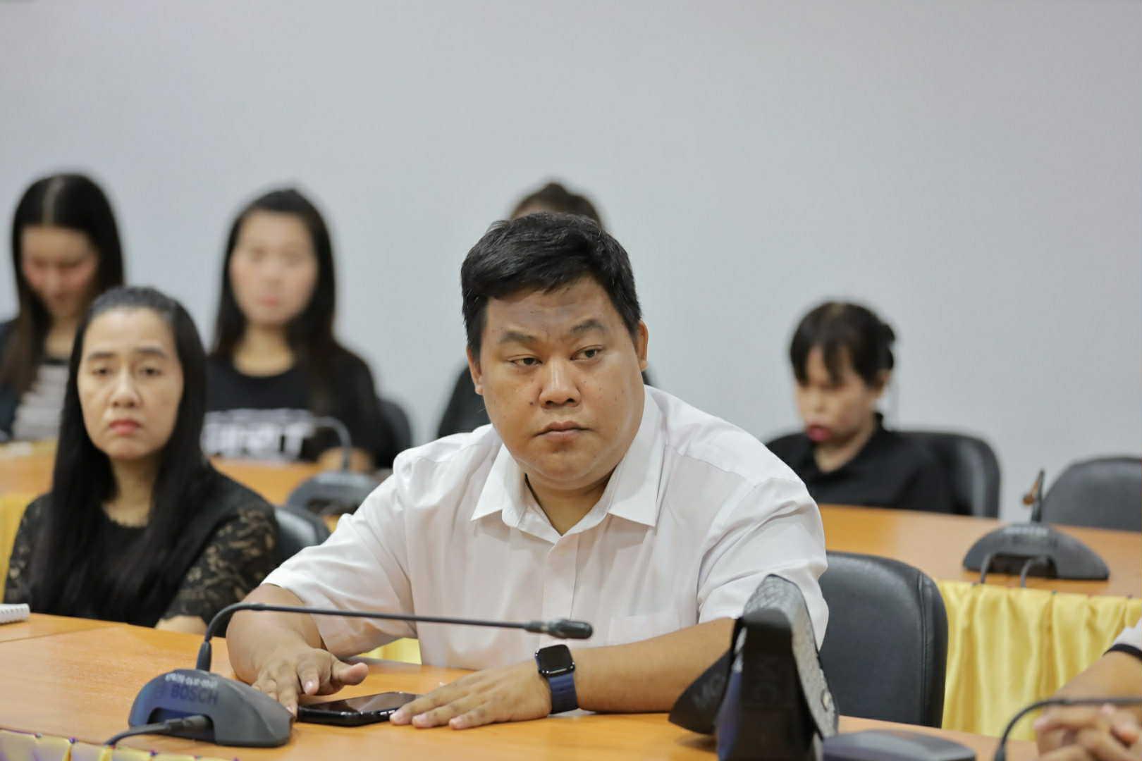 4. การประชุมบุคลากรสำนักวิทยบริการและเทคโนโลยีสารสนเทศ โดยผู้ช่วยศาสตราจารย์ ดร.ชญาดา  กลิ่นจันทร์