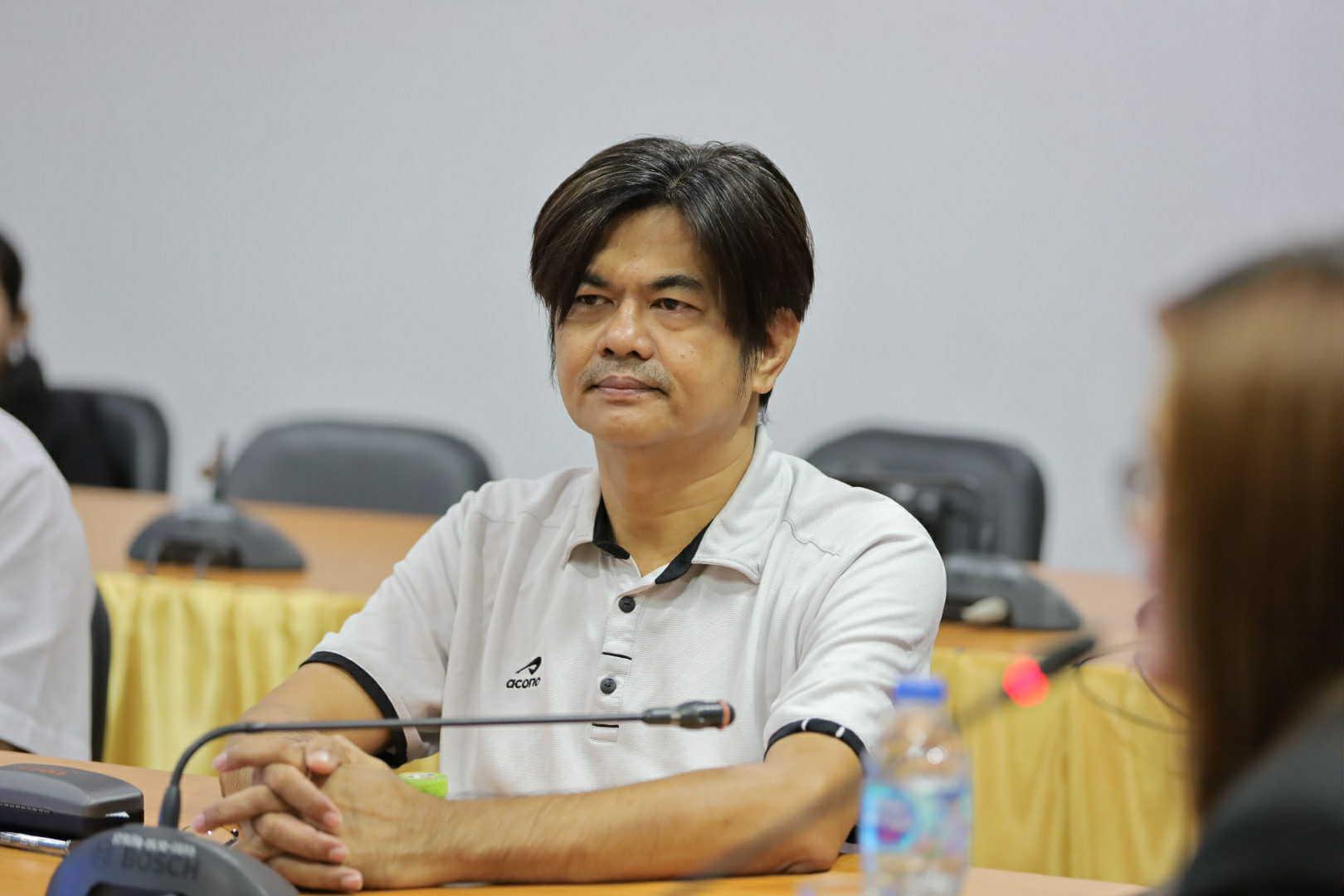 2. การประชุมบุคลากรสำนักวิทยบริการและเทคโนโลยีสารสนเทศ โดยผู้ช่วยศาสตราจารย์ ดร.ชญาดา  กลิ่นจันทร์