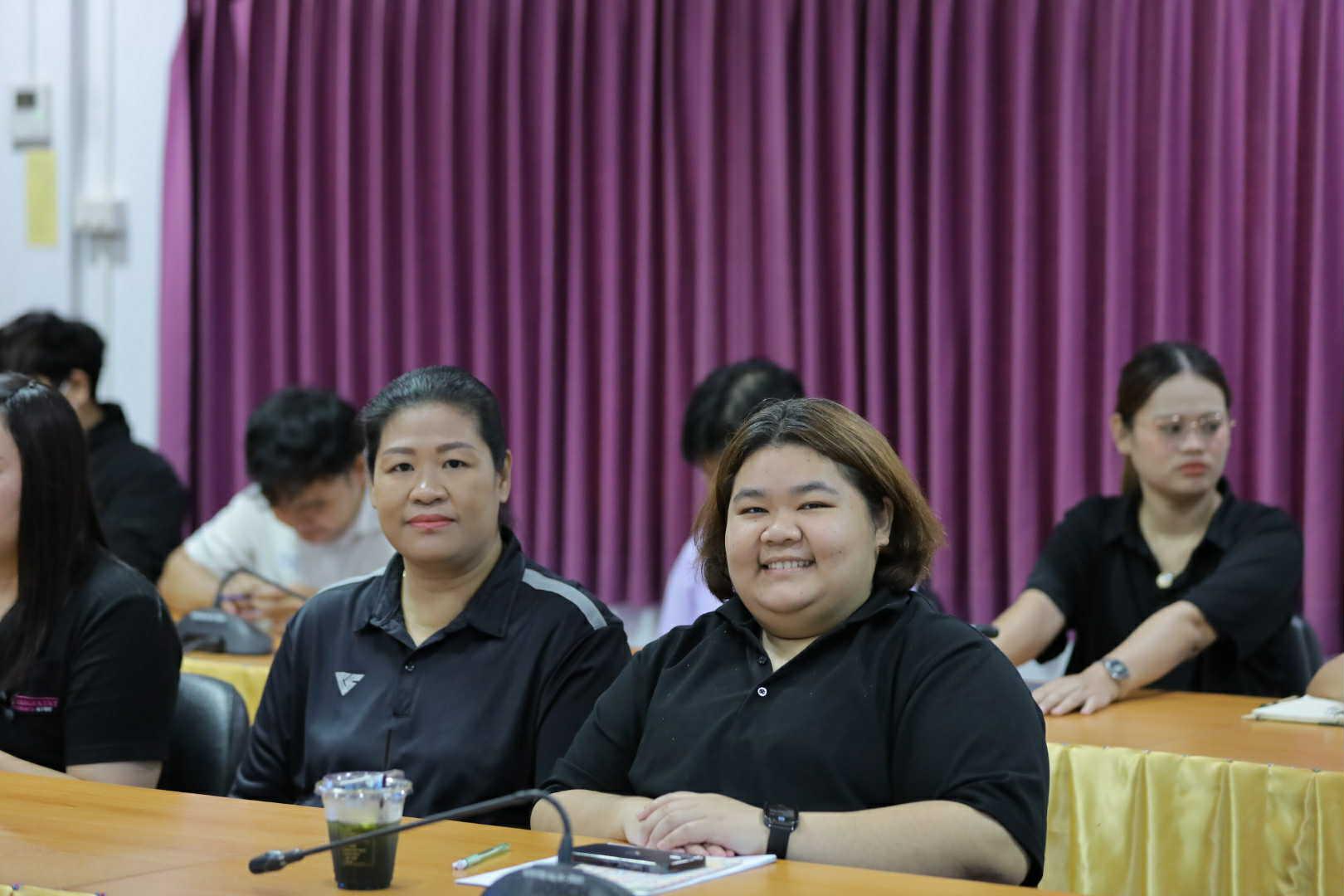 5. การประชุมบุคลากรสำนักวิทยบริการและเทคโนโลยีสารสนเทศ โดยผู้ช่วยศาสตราจารย์ ดร.ชญาดา  กลิ่นจันทร์