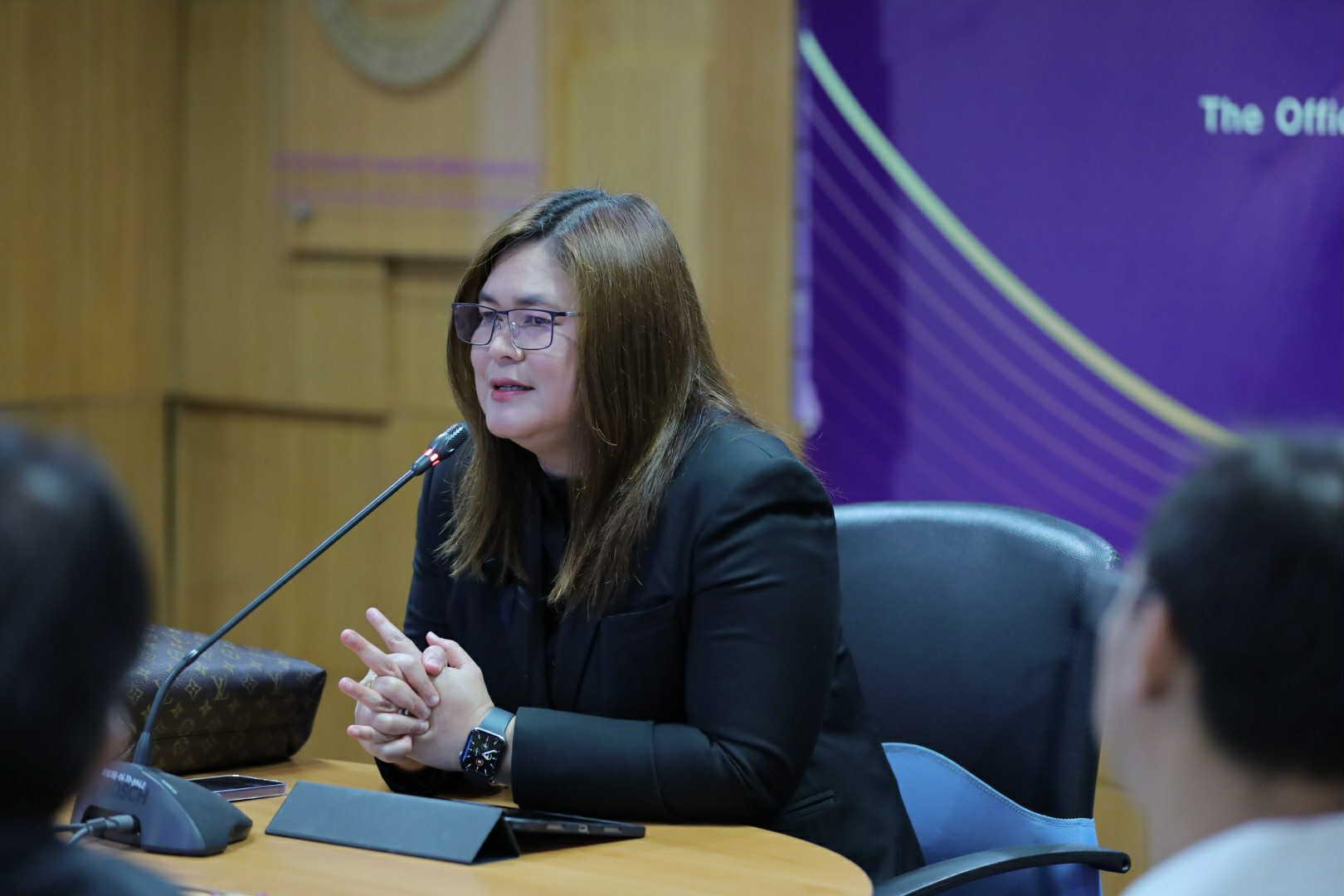 6. การประชุมบุคลากรสำนักวิทยบริการและเทคโนโลยีสารสนเทศ โดยผู้ช่วยศาสตราจารย์ ดร.ชญาดา  กลิ่นจันทร์