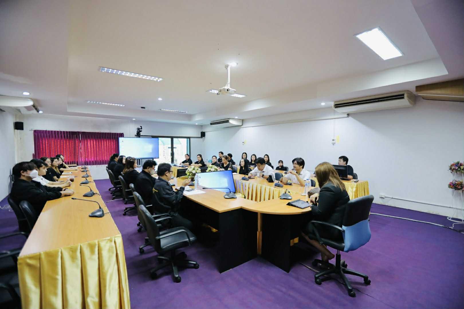 11. การประชุมบุคลากรสำนักวิทยบริการและเทคโนโลยีสารสนเทศ โดยผู้ช่วยศาสตราจารย์ ดร.ชญาดา  กลิ่นจันทร์