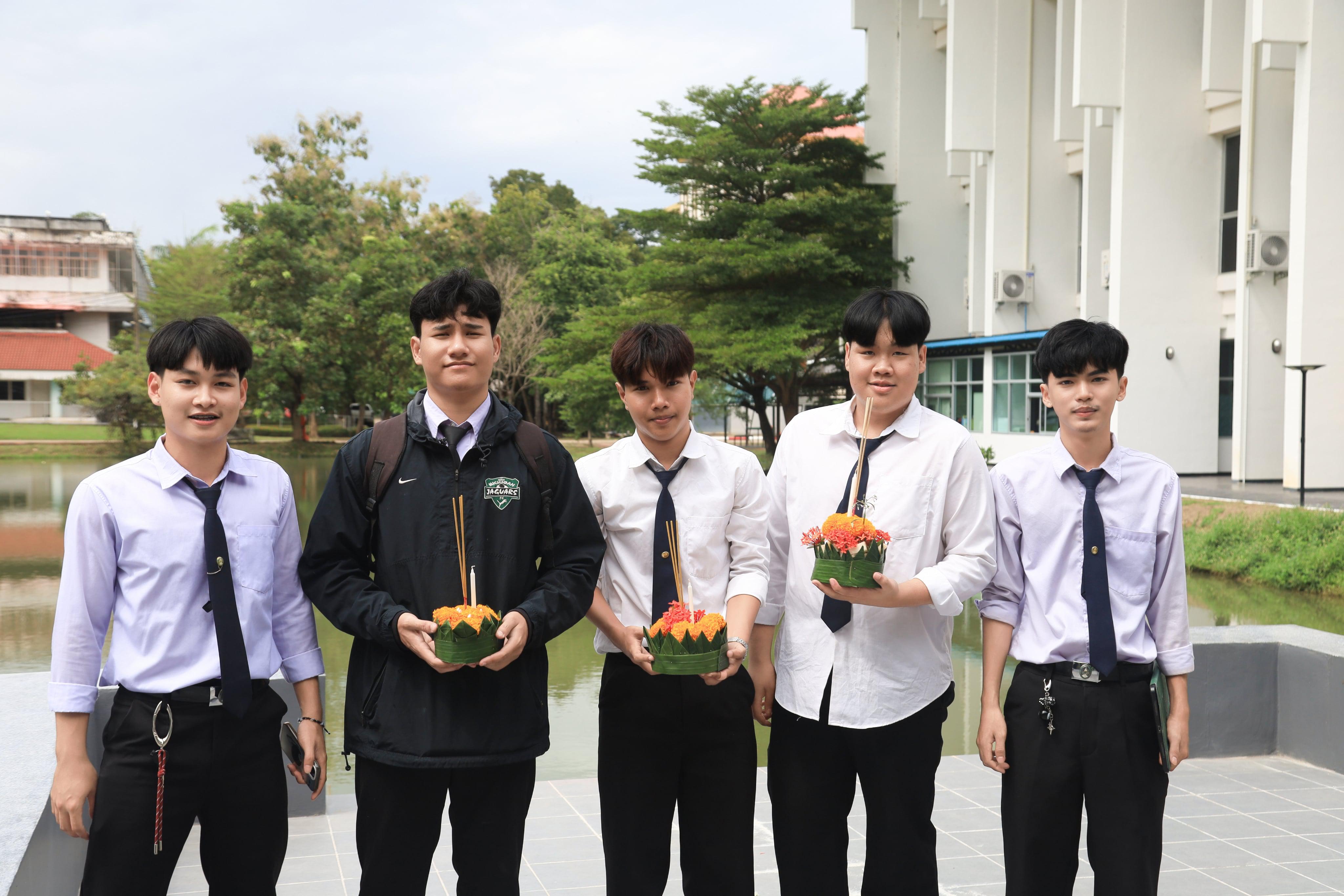 1. กิจกรรมประดิษฐ์กระทงจากวัสดุธรรมชาตื