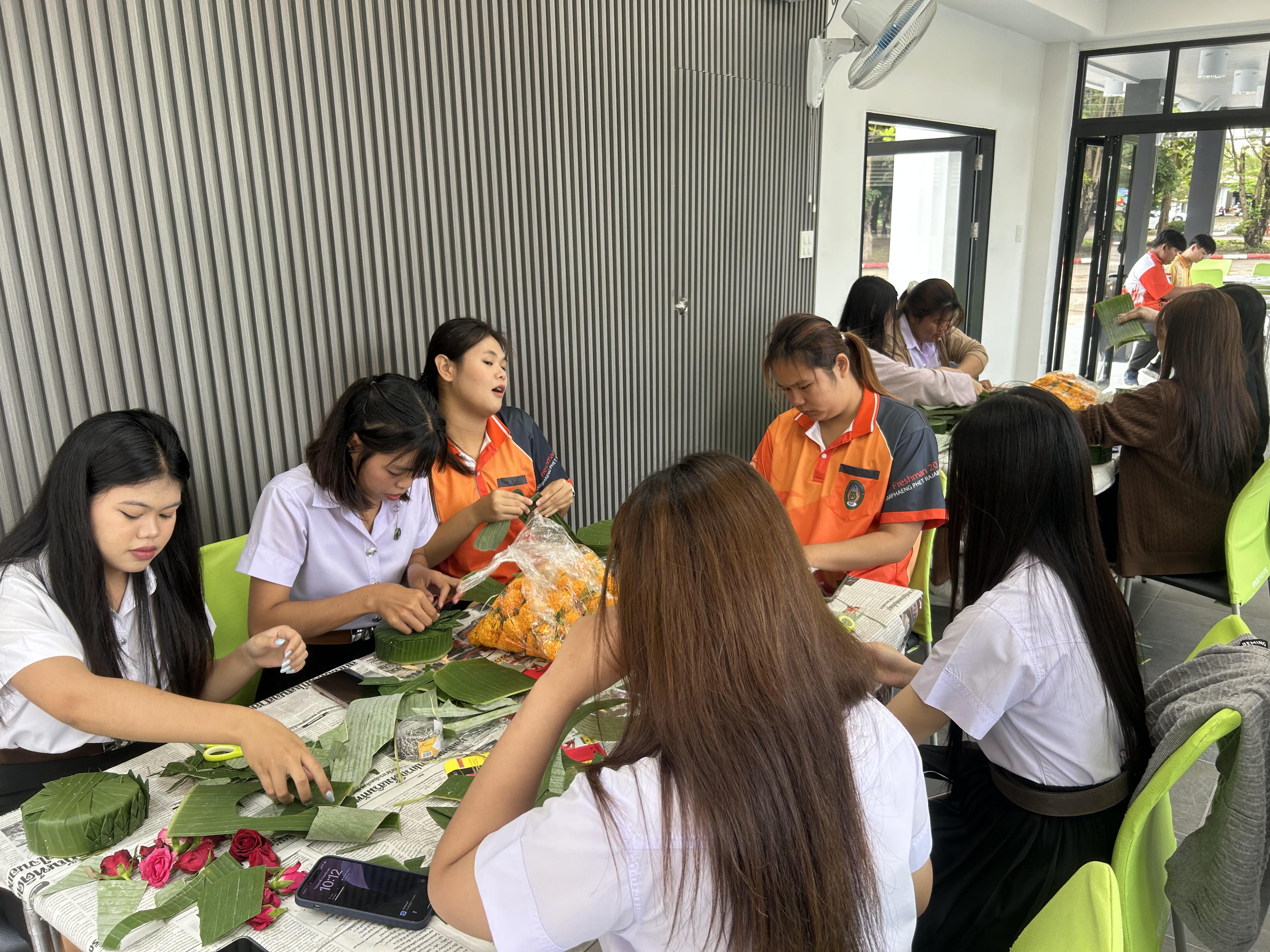 17. กิจกรรมประดิษฐ์กระทงจากวัสดุธรรมชาติ ระหว่างวันที่ 4-5 พฤศจิกายน 2568