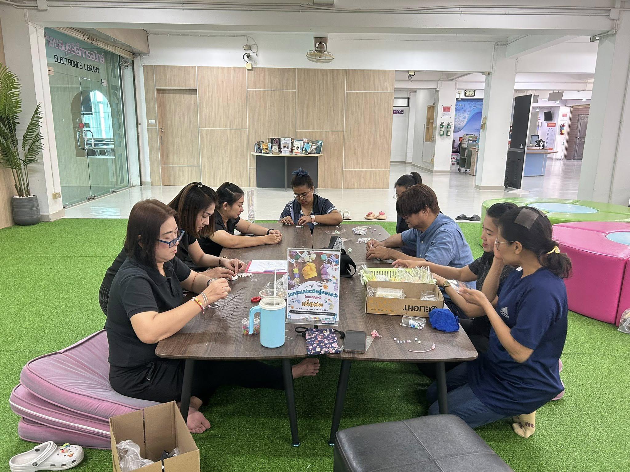 13. กิจกรรมประดิษฐ์ของขวัญ (พวงกุญแจ) เพื่อพ่อ ระหว่างวันที่ 3-4 ธันวาคม 2568