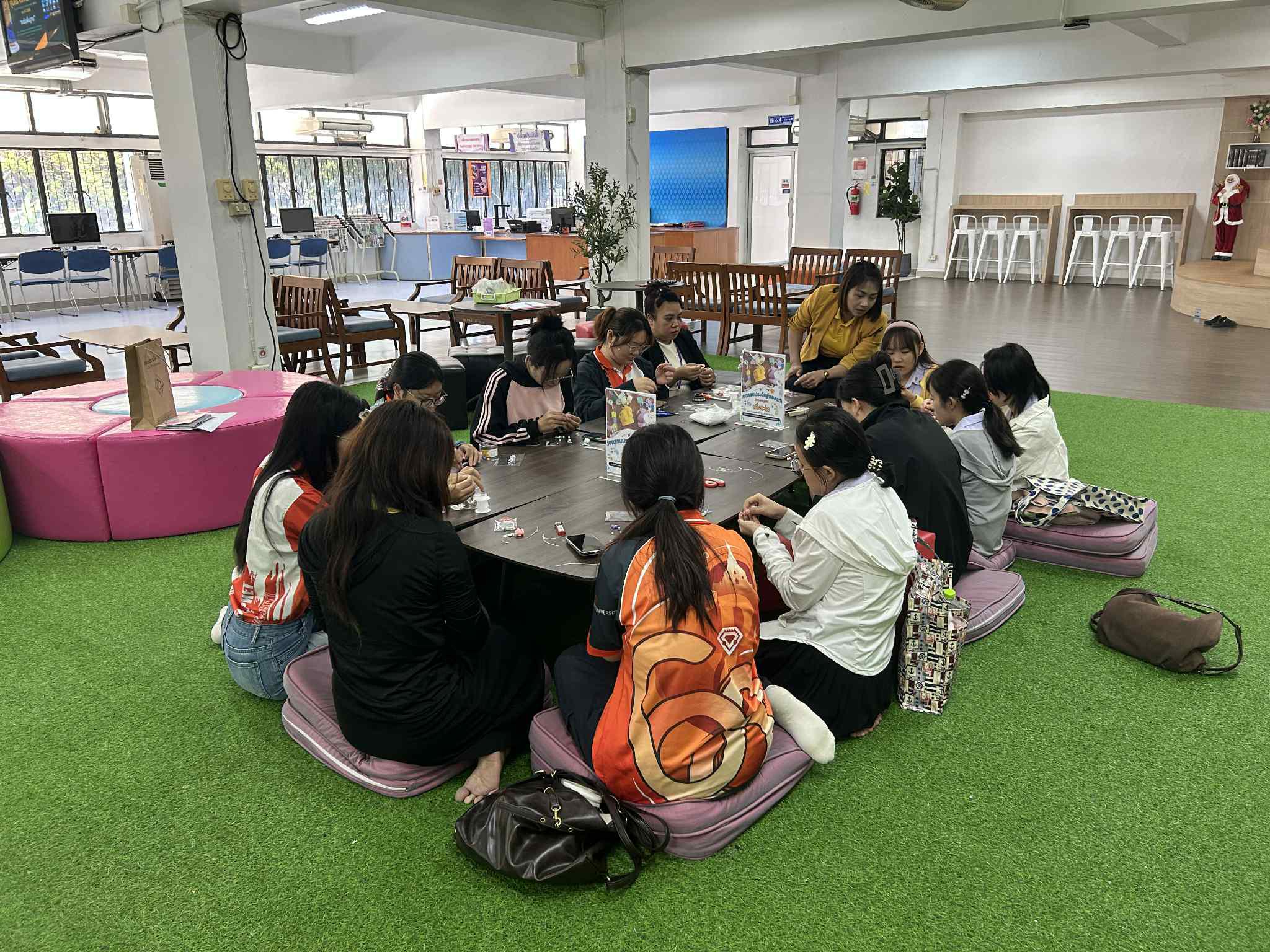 11. กิจกรรมประดิษฐ์ของขวัญ (พวงกุญแจ) เพื่อพ่อ