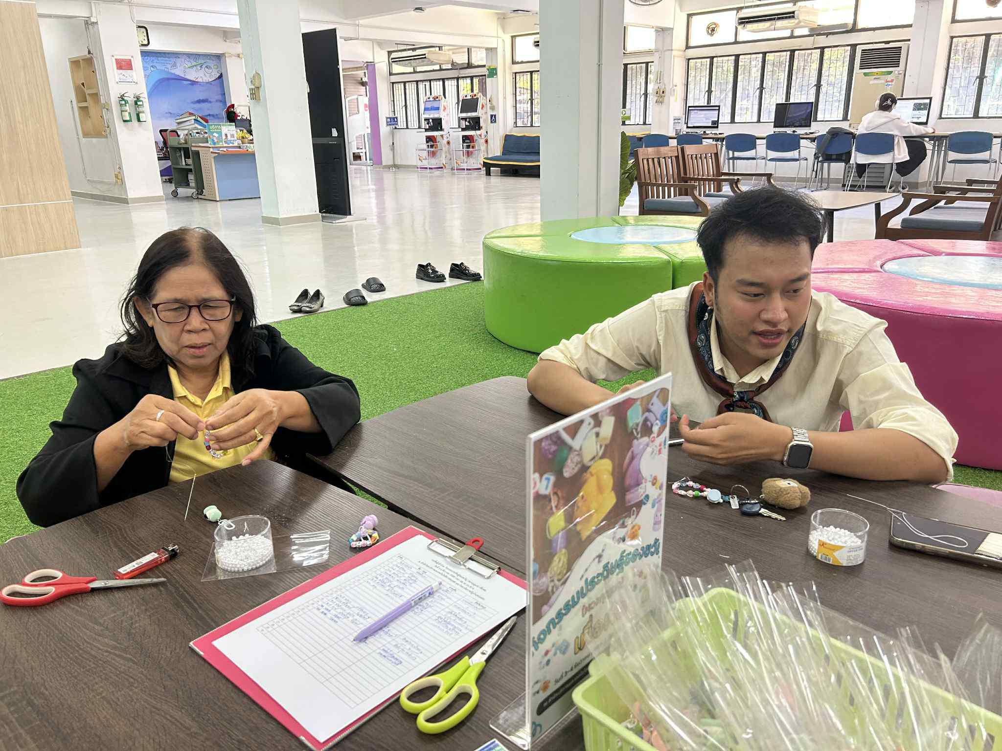 20. กิจกรรมประดิษฐ์ของขวัญ (พวงกุญแจ) เพื่อพ่อ