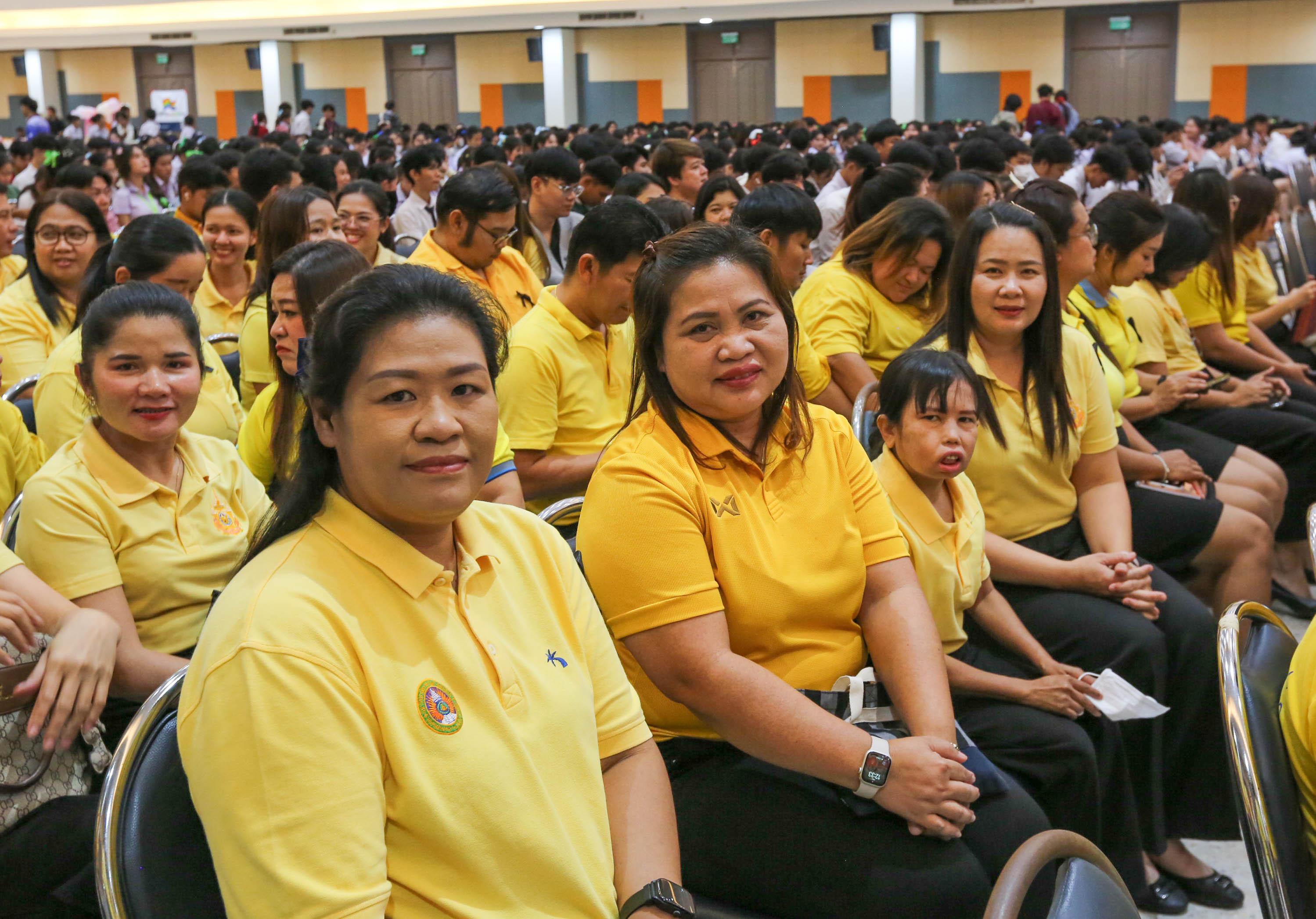 1. พิธีน้อมรำลึกในพระมหากรุณาธิคุณเนื่องในวันพระบรมราชสมภพพระบาทสมเด็จพระบรมชนกาธิเบศร มหาภูมิพลอดุลยเดชมหาราช บรมนาถบพิตร วันชาติ และวันพ่อแห่งชาติ ประจำปี 2568