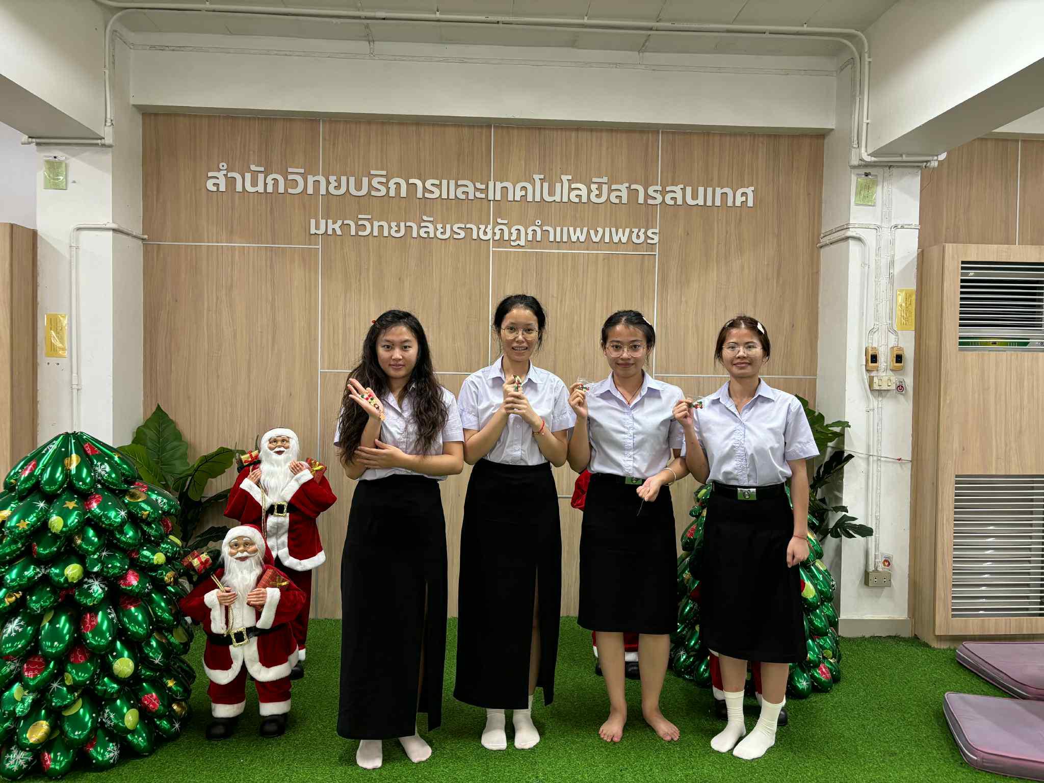 11. สำนักวิทยบริการและเทคโนโลยีสารสนเทศ เชิญชวนร่วมประดิษฐ์พวงกุญแจวันคริสต์มาส