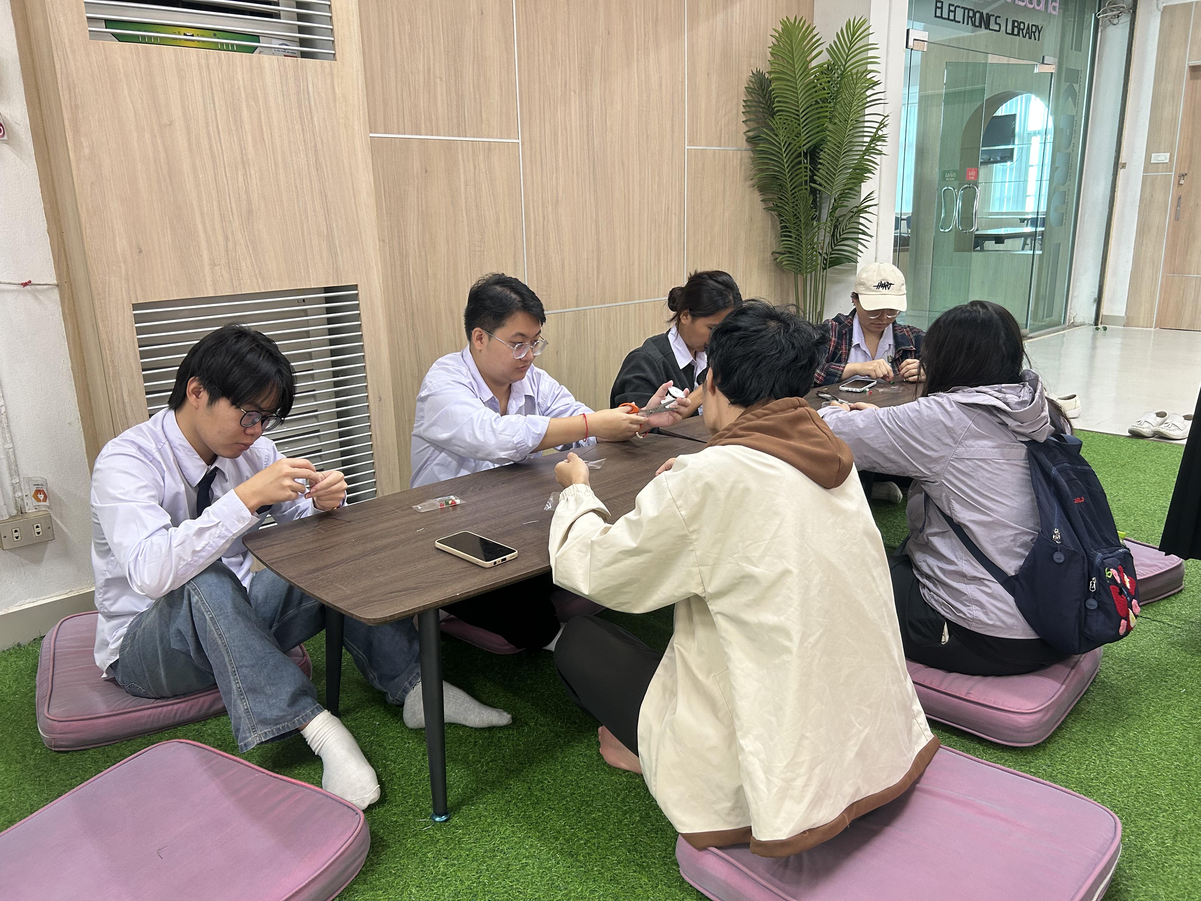 42. สำนักวิทยบริการและเทคโนโลยีสารสนเทศ เชิญชวนร่วมประดิษฐ์พวงกุญแจวันคริสต์มาส