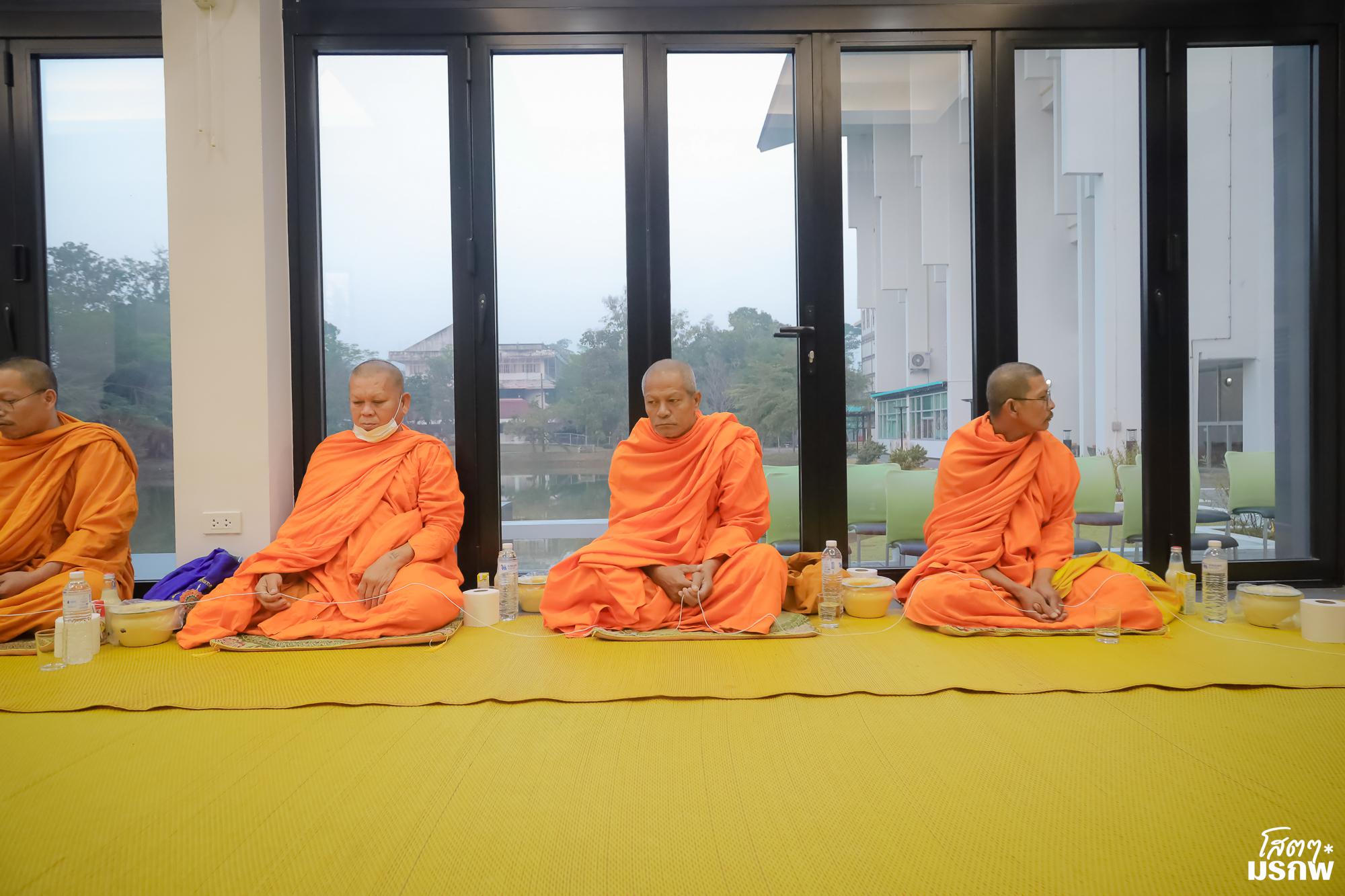 3. จัดพิธีทำบุญเช้า ถวายสังฆทานและตักบาตรข้าวสารอาหารแห้งพระสงฆ์ จำนวน 9 รูป เนื่องในวันขึ้นปีใหม่ ประจำปี 2569