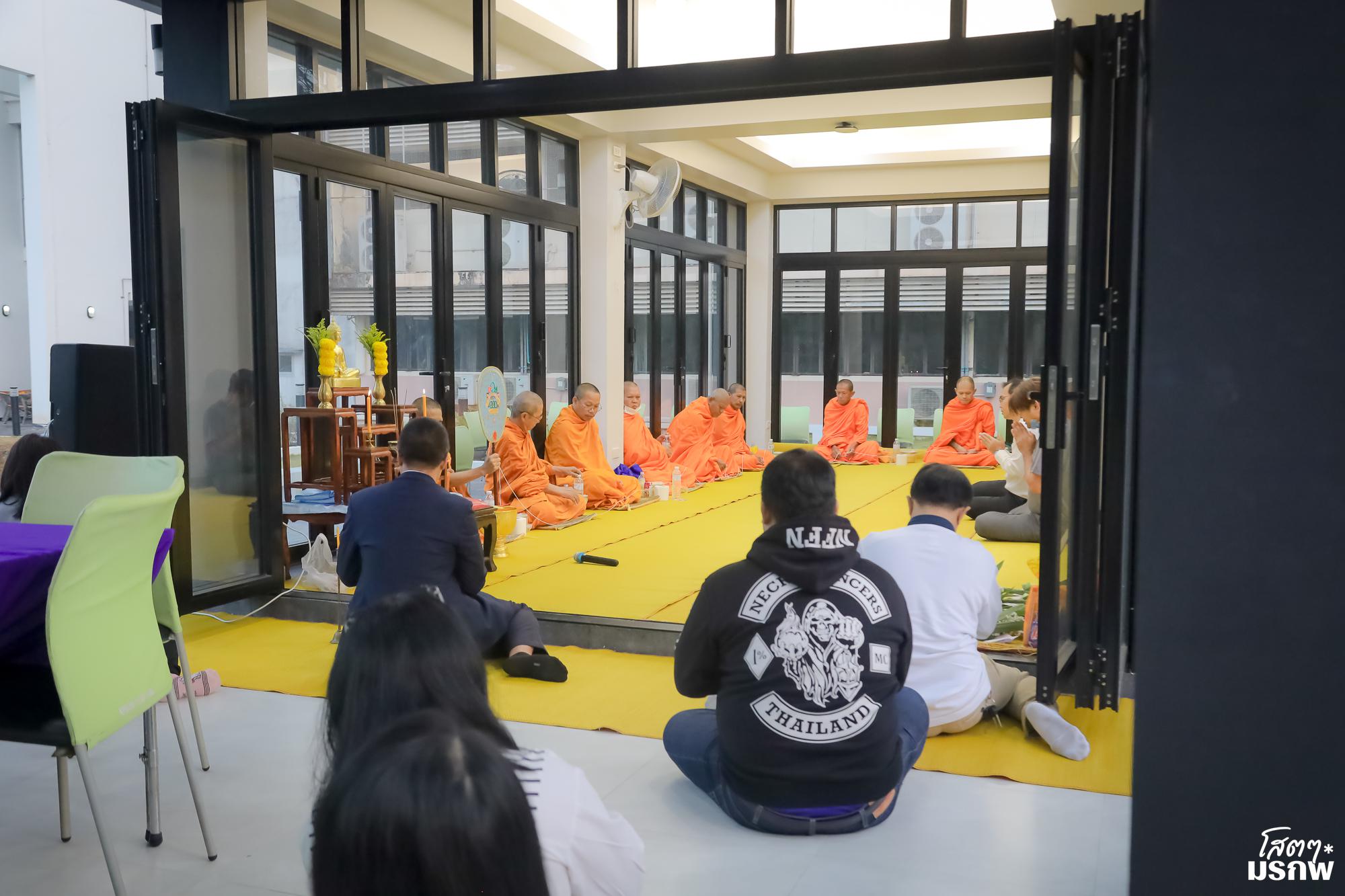 9. ทำบุญตักบาตรข้าวสารอาหารแห้ง เนื่องในวันขึ้นปีใหม่ ประจำปี 2569