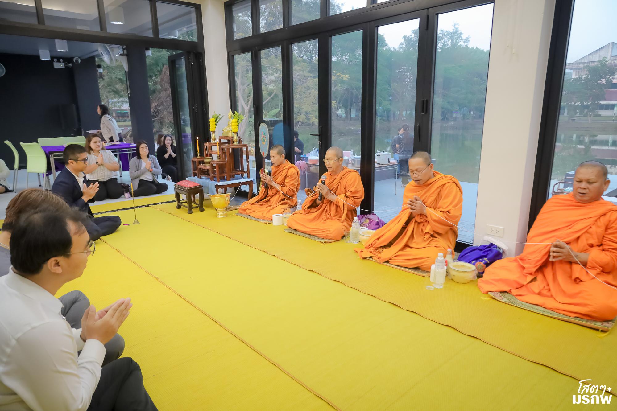 10. ทำบุญตักบาตรข้าวสารอาหารแห้ง เนื่องในวันขึ้นปีใหม่ ประจำปี 2569