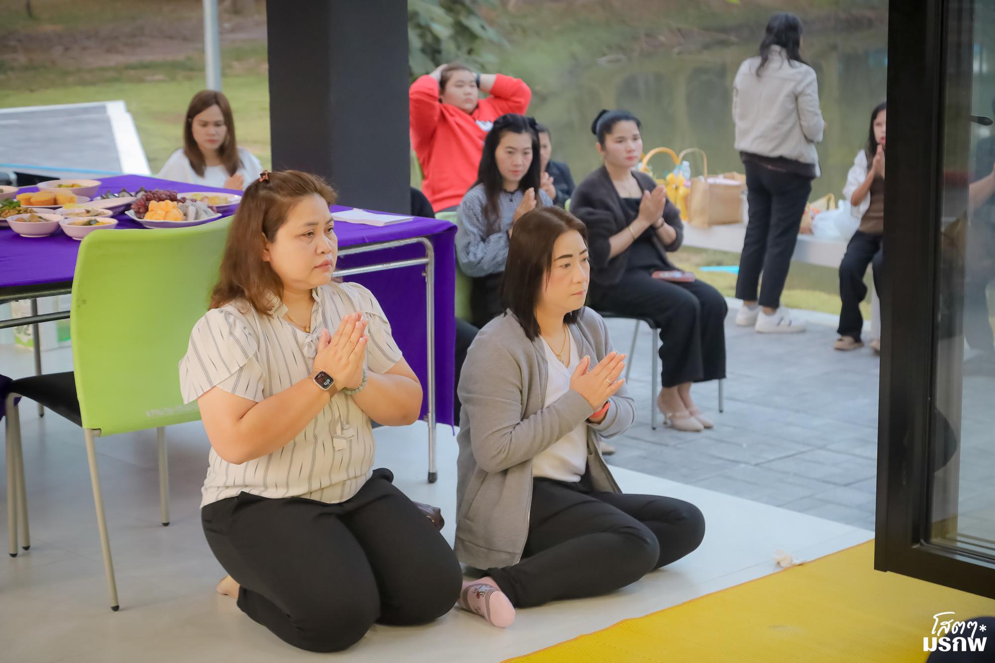 13. ทำบุญตักบาตรข้าวสารอาหารแห้ง เนื่องในวันขึ้นปีใหม่ ประจำปี 2569