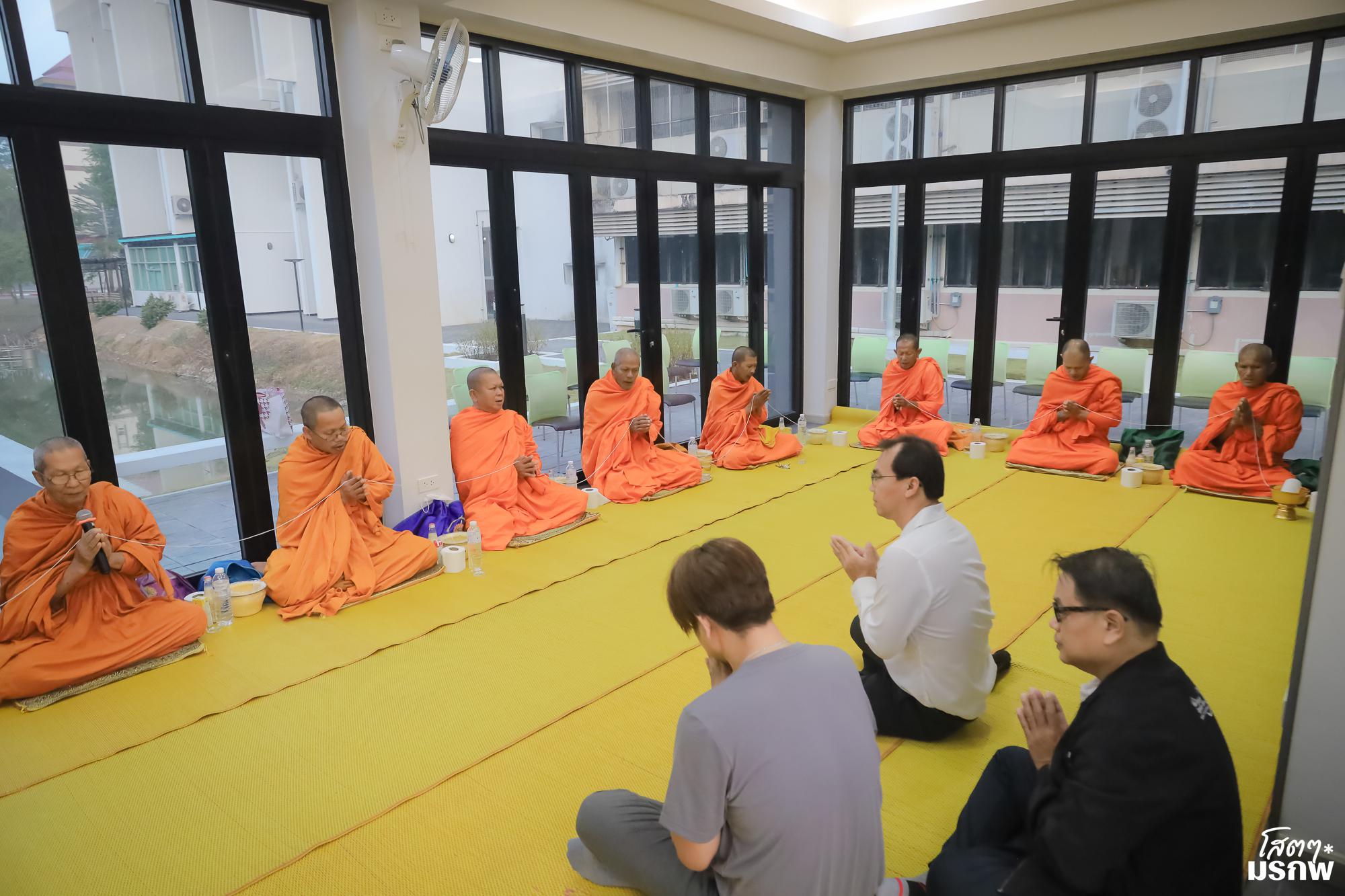 14. ทำบุญตักบาตรข้าวสารอาหารแห้ง เนื่องในวันขึ้นปีใหม่ ประจำปี 2569