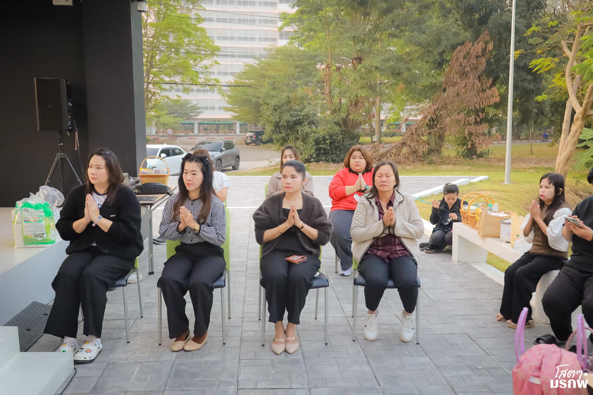 16. ทำบุญตักบาตรข้าวสารอาหารแห้ง เนื่องในวันขึ้นปีใหม่ ประจำปี 2569