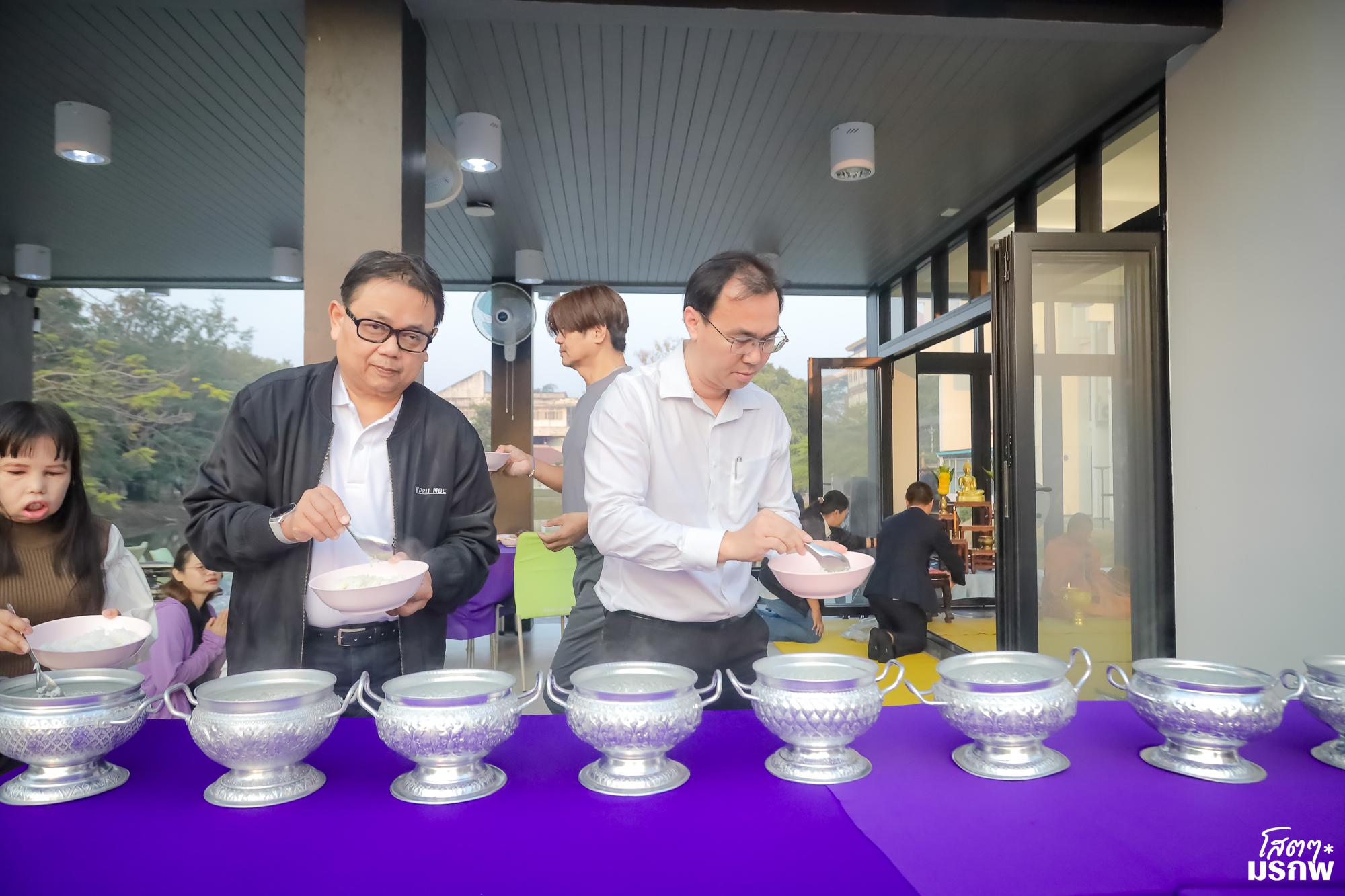 27. ทำบุญตักบาตรข้าวสารอาหารแห้ง เนื่องในวันขึ้นปีใหม่ ประจำปี 2569