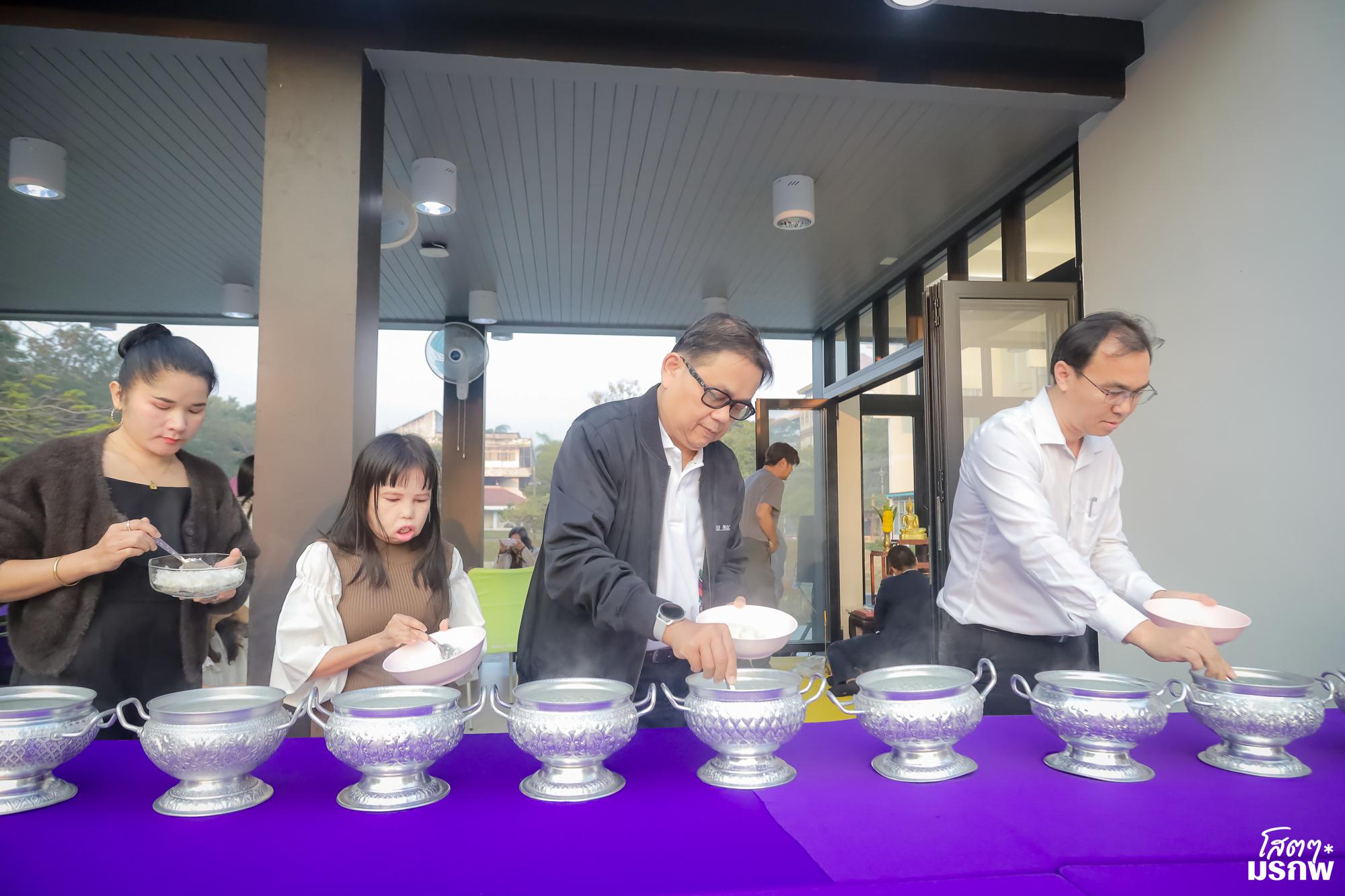 29. ทำบุญตักบาตรข้าวสารอาหารแห้ง เนื่องในวันขึ้นปีใหม่ ประจำปี 2569