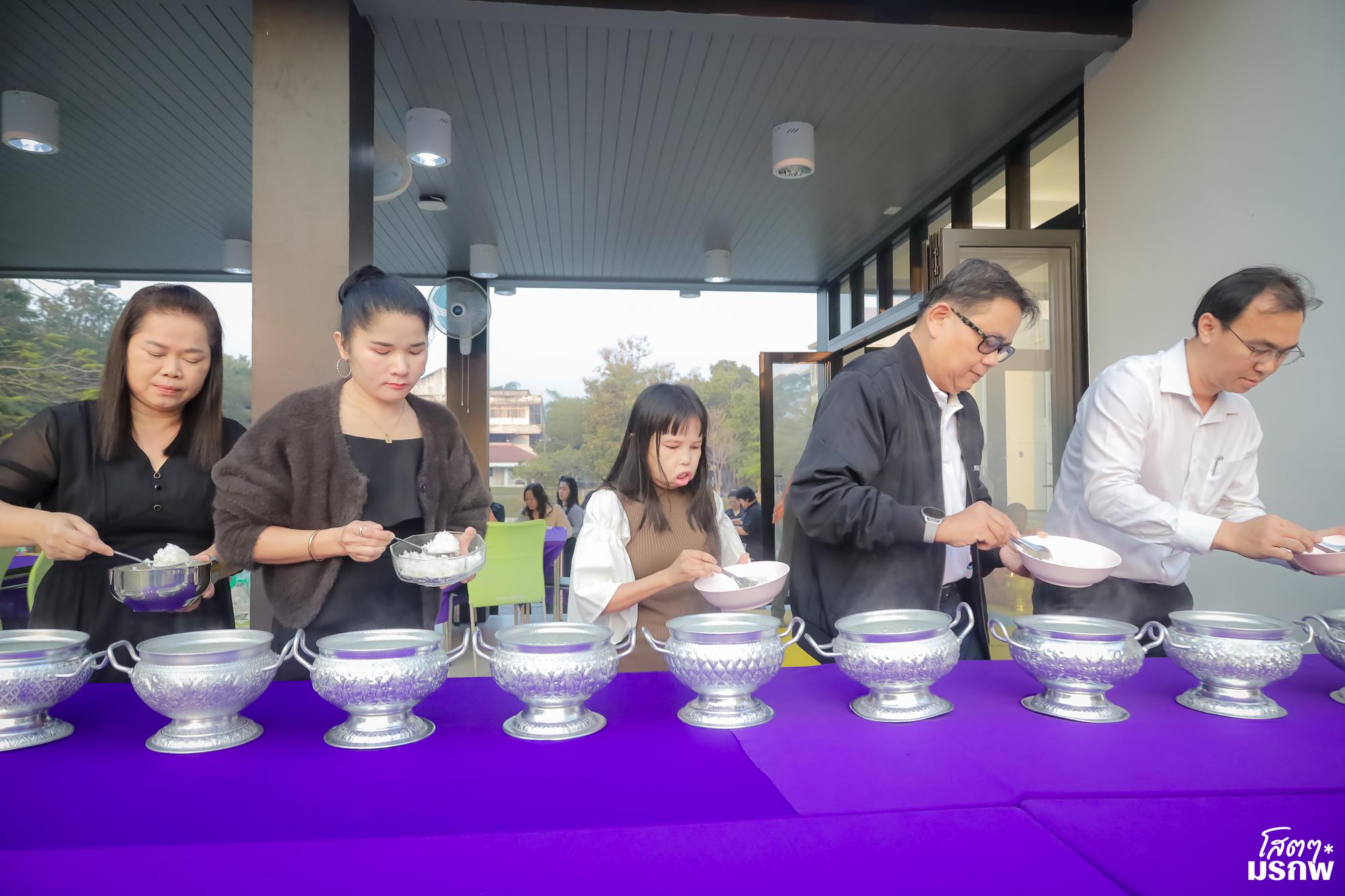 31. ทำบุญตักบาตรข้าวสารอาหารแห้ง เนื่องในวันขึ้นปีใหม่ ประจำปี 2569