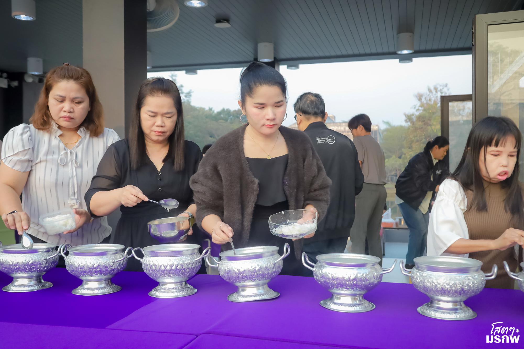 33. ทำบุญตักบาตรข้าวสารอาหารแห้ง เนื่องในวันขึ้นปีใหม่ ประจำปี 2569