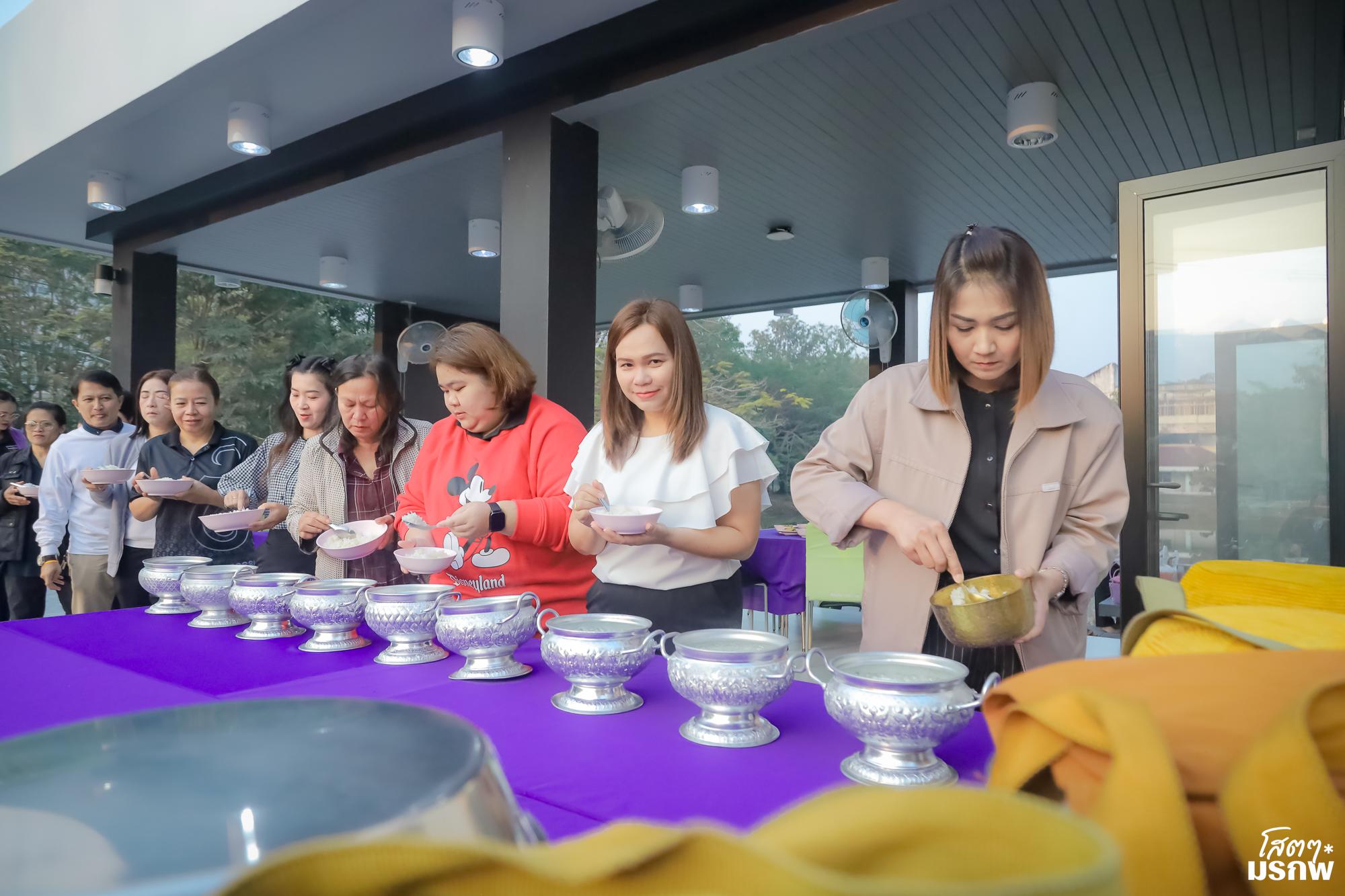 40. ทำบุญตักบาตรข้าวสารอาหารแห้ง เนื่องในวันขึ้นปีใหม่ ประจำปี 2569