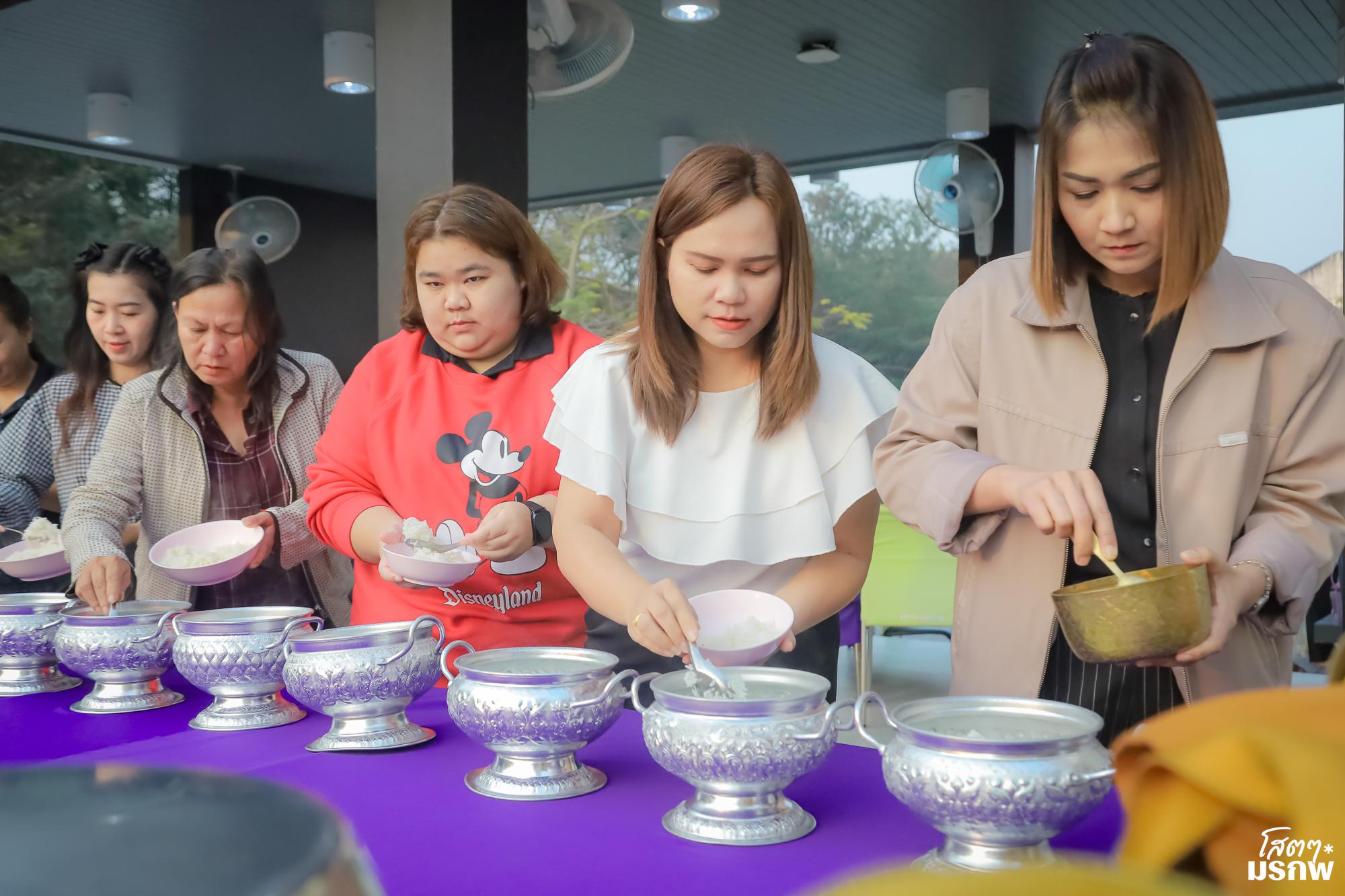 41. ทำบุญตักบาตรข้าวสารอาหารแห้ง เนื่องในวันขึ้นปีใหม่ ประจำปี 2569