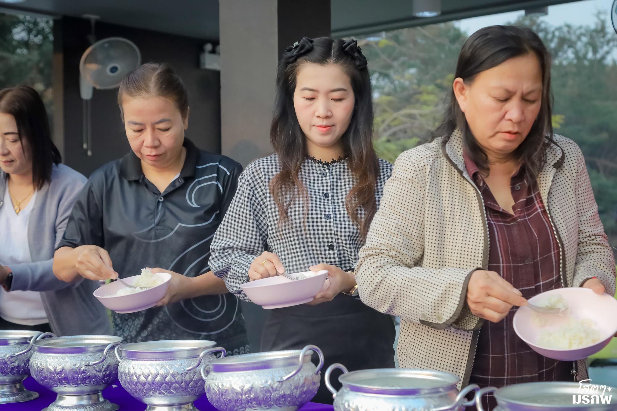 43. ทำบุญตักบาตรข้าวสารอาหารแห้ง เนื่องในวันขึ้นปีใหม่ ประจำปี 2569