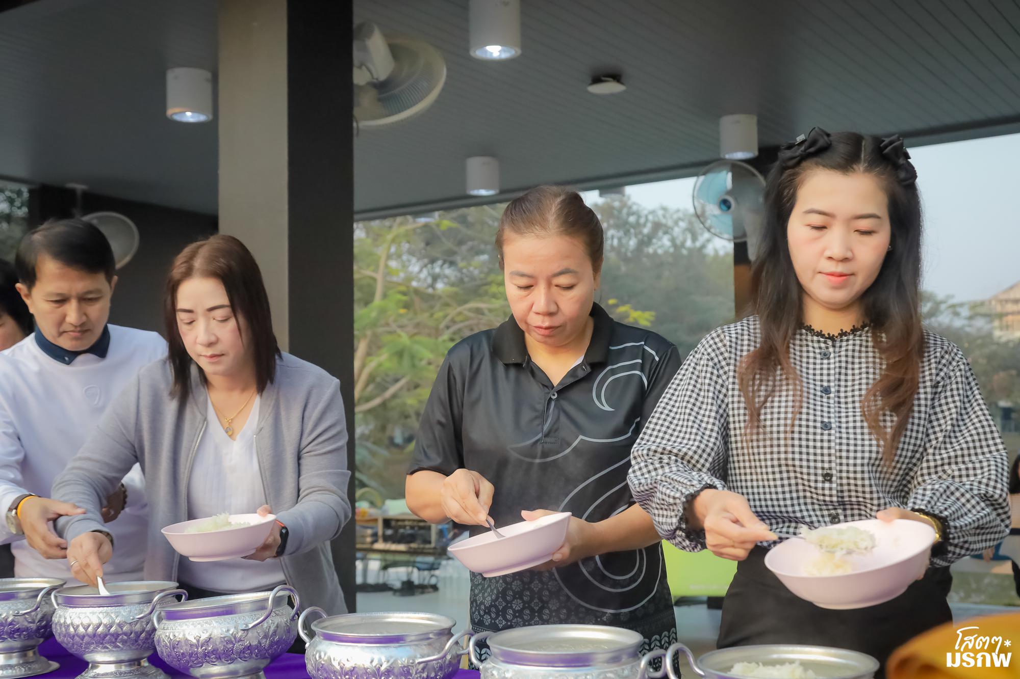 45. ทำบุญตักบาตรข้าวสารอาหารแห้ง เนื่องในวันขึ้นปีใหม่ ประจำปี 2569