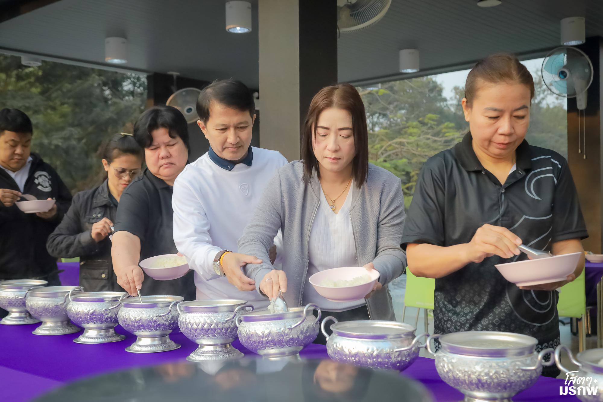 47. ทำบุญตักบาตรข้าวสารอาหารแห้ง เนื่องในวันขึ้นปีใหม่ ประจำปี 2569