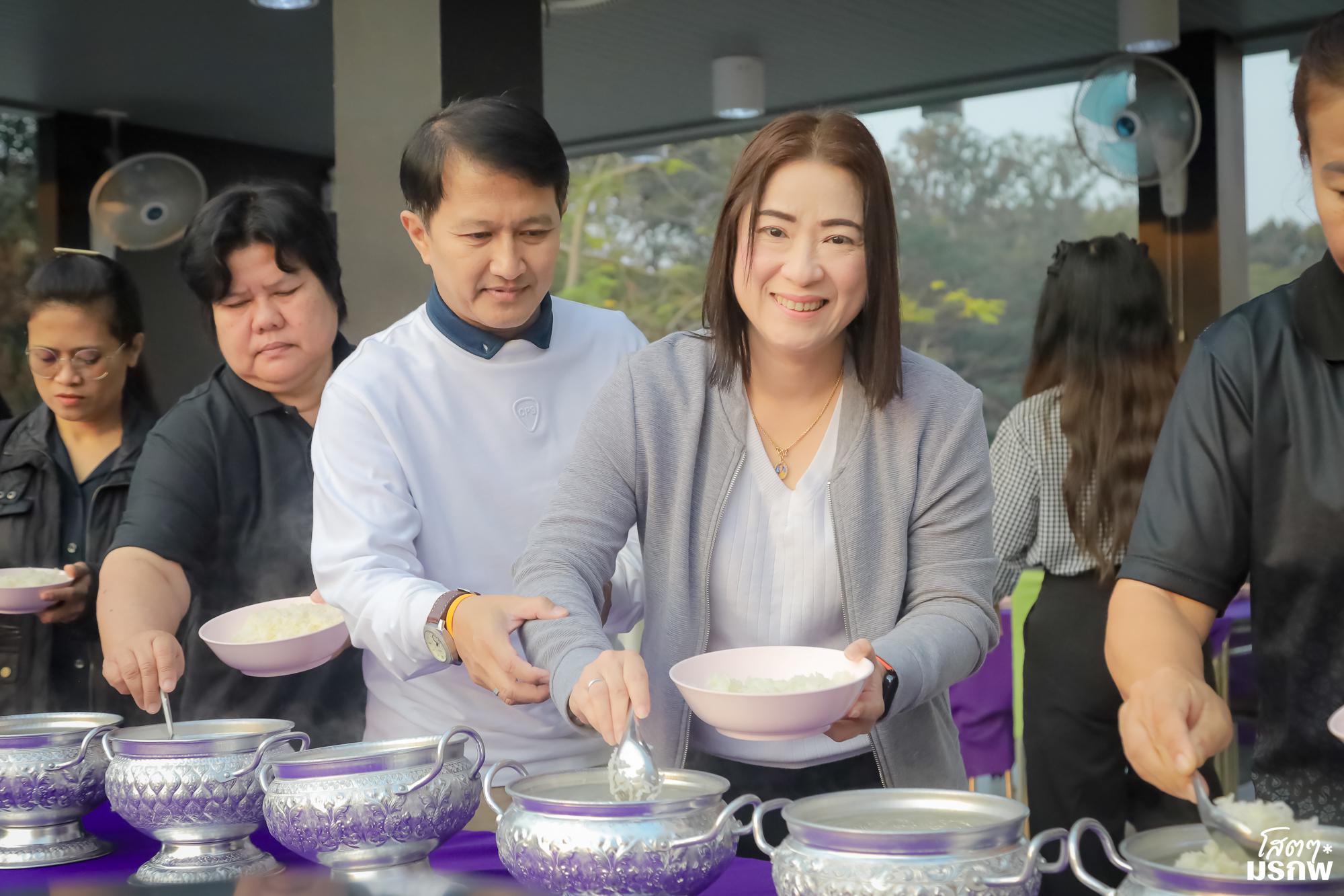 49. ทำบุญตักบาตรข้าวสารอาหารแห้ง เนื่องในวันขึ้นปีใหม่ ประจำปี 2569