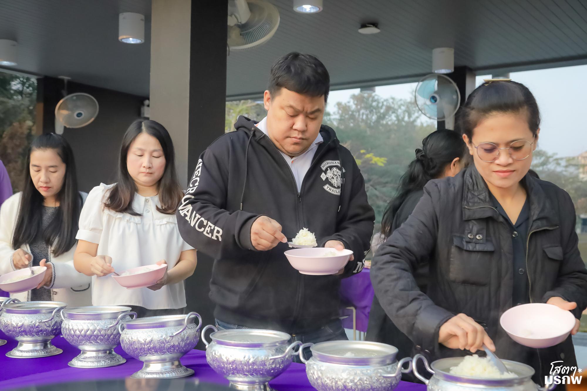 51. ทำบุญตักบาตรข้าวสารอาหารแห้ง เนื่องในวันขึ้นปีใหม่ ประจำปี 2569