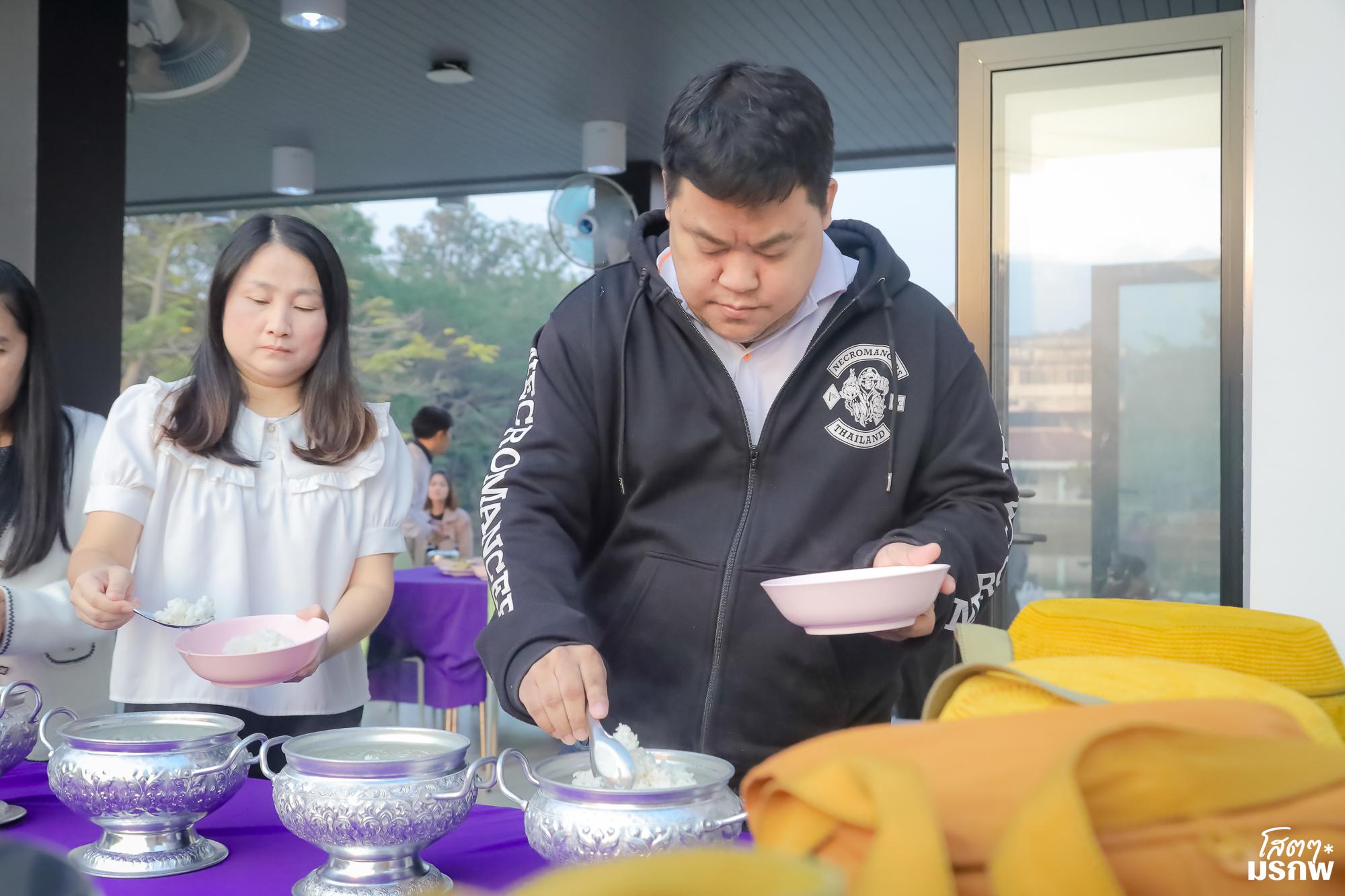 53. ทำบุญตักบาตรข้าวสารอาหารแห้ง เนื่องในวันขึ้นปีใหม่ ประจำปี 2569