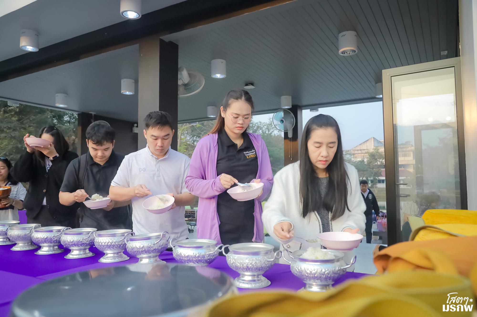 55. ทำบุญตักบาตรข้าวสารอาหารแห้ง เนื่องในวันขึ้นปีใหม่ ประจำปี 2569