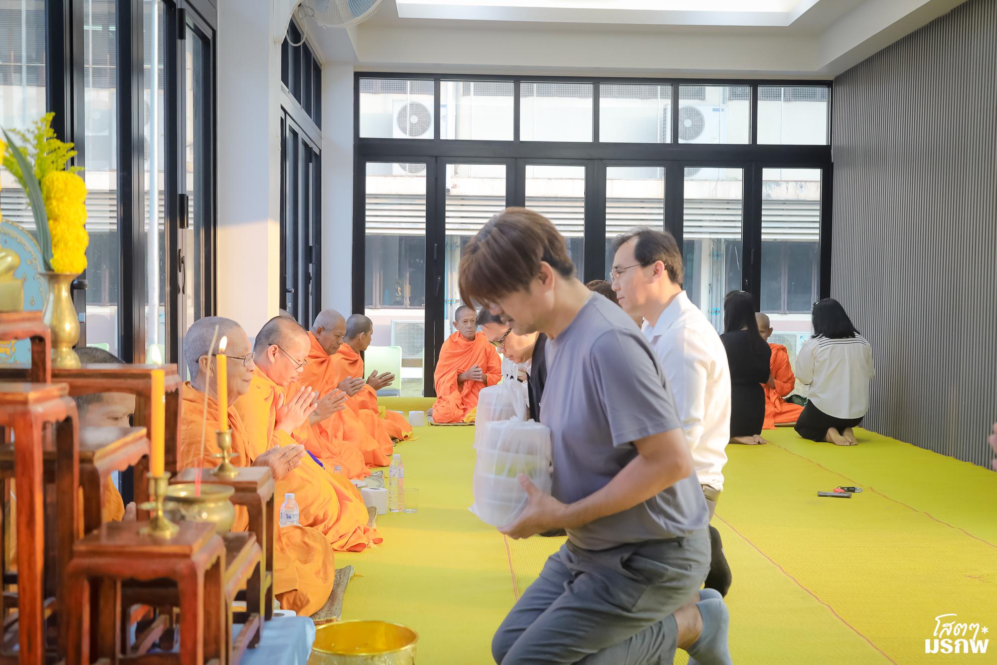 69. ทำบุญตักบาตรข้าวสารอาหารแห้ง เนื่องในวันขึ้นปีใหม่ ประจำปี 2569