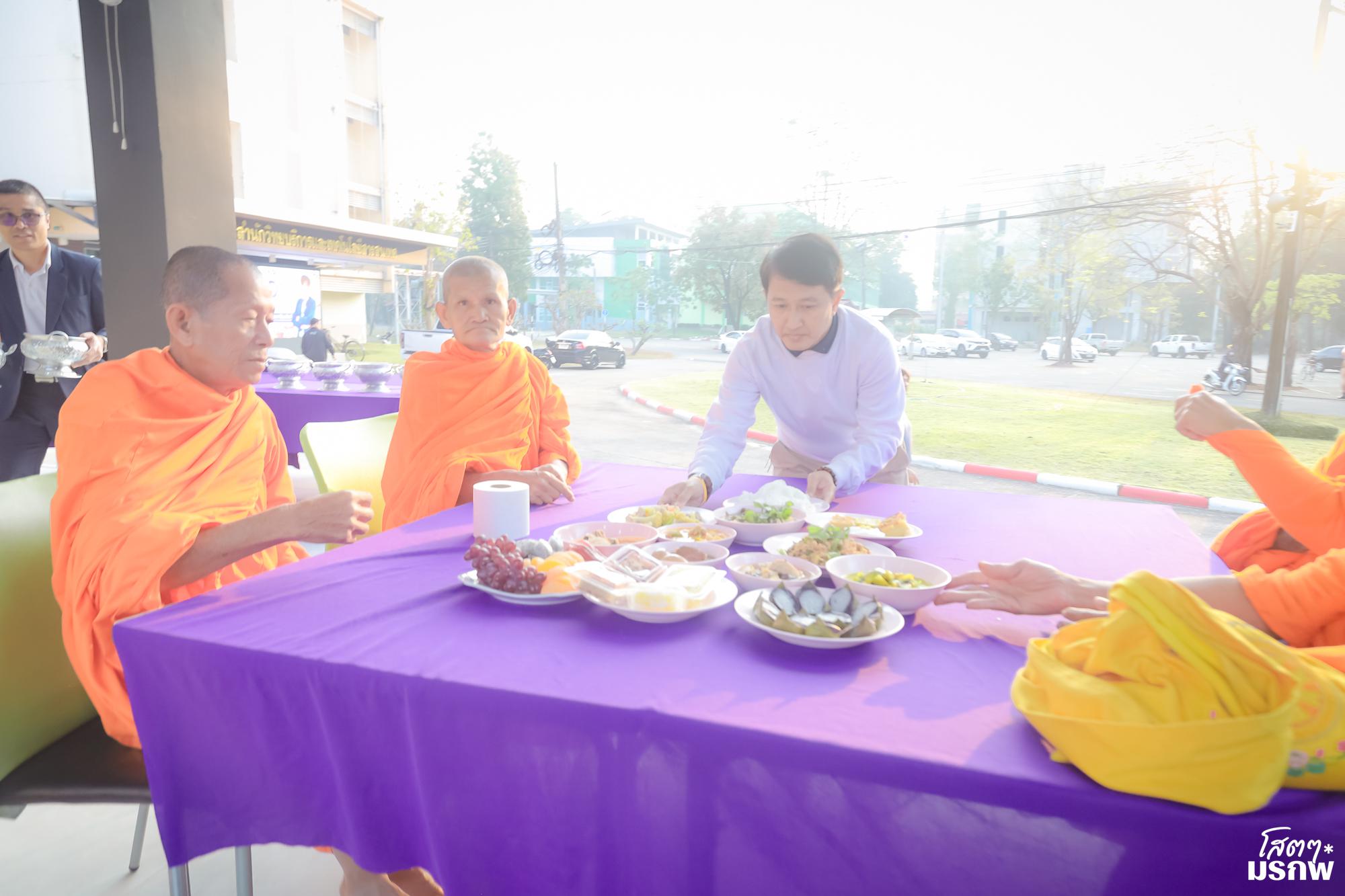 73. ทำบุญตักบาตรข้าวสารอาหารแห้ง เนื่องในวันขึ้นปีใหม่ ประจำปี 2569