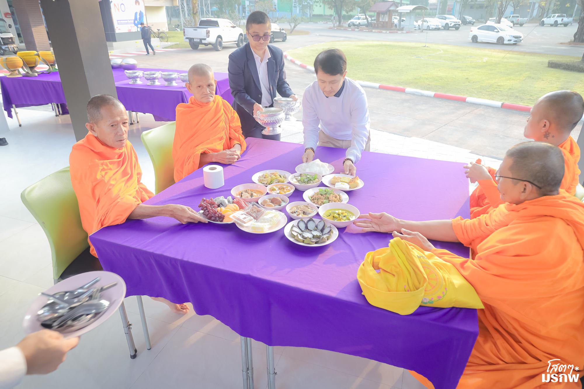 74. ทำบุญตักบาตรข้าวสารอาหารแห้ง เนื่องในวันขึ้นปีใหม่ ประจำปี 2569