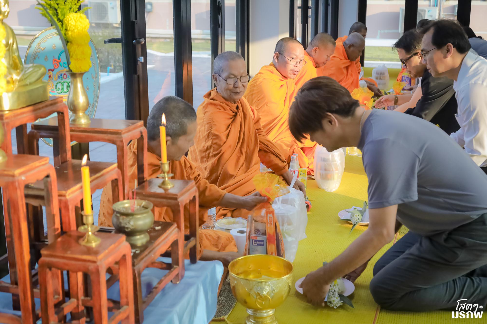 90. ทำบุญตักบาตรข้าวสารอาหารแห้ง เนื่องในวันขึ้นปีใหม่ ประจำปี 2569