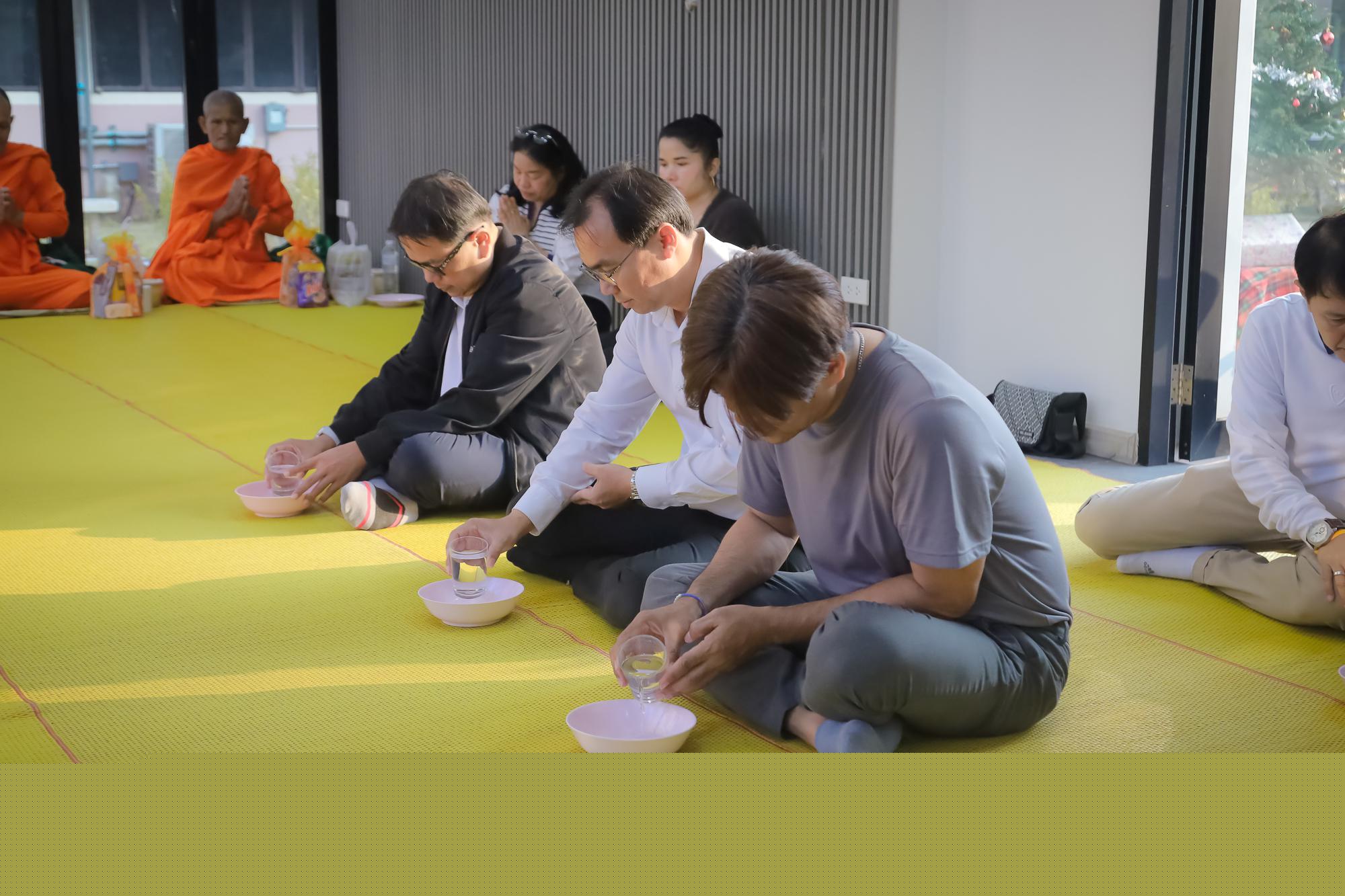 94. ทำบุญตักบาตรข้าวสารอาหารแห้ง เนื่องในวันขึ้นปีใหม่ ประจำปี 2569