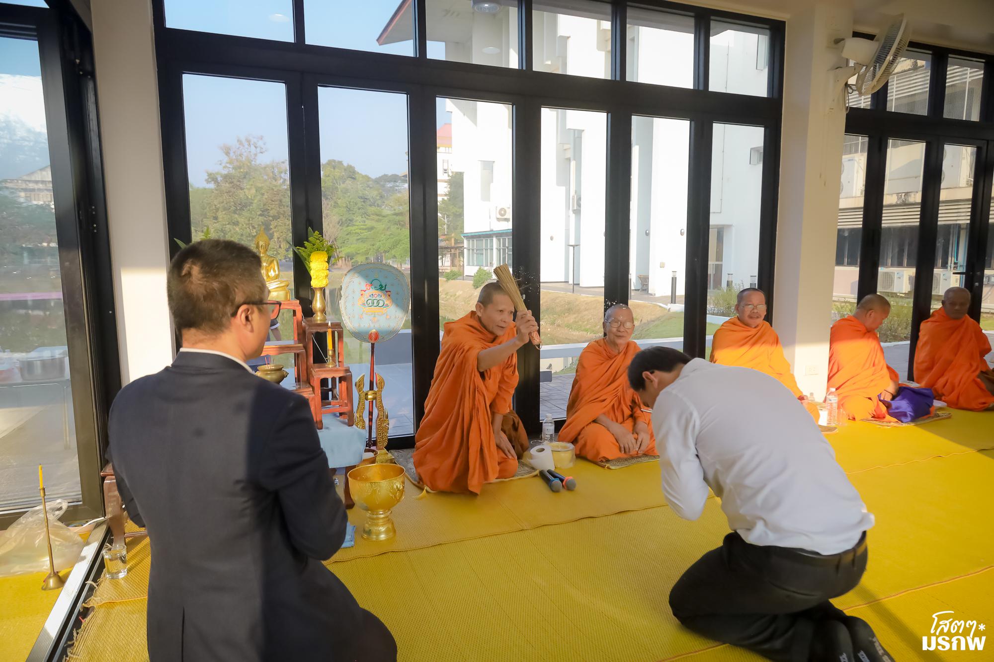 113. ทำบุญตักบาตรข้าวสารอาหารแห้ง เนื่องในวันขึ้นปีใหม่ ประจำปี 2569