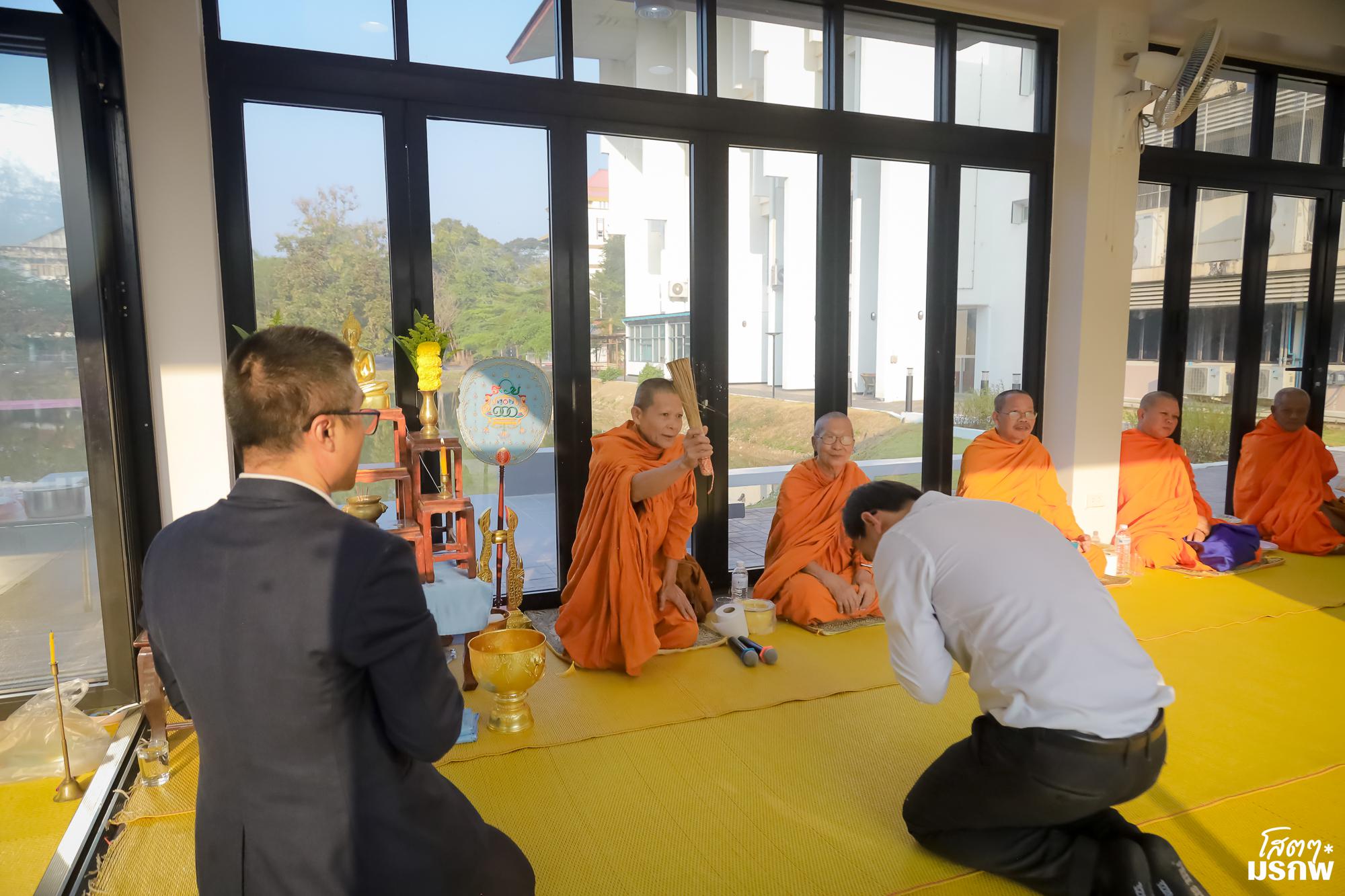 114. ทำบุญตักบาตรข้าวสารอาหารแห้ง เนื่องในวันขึ้นปีใหม่ ประจำปี 2569